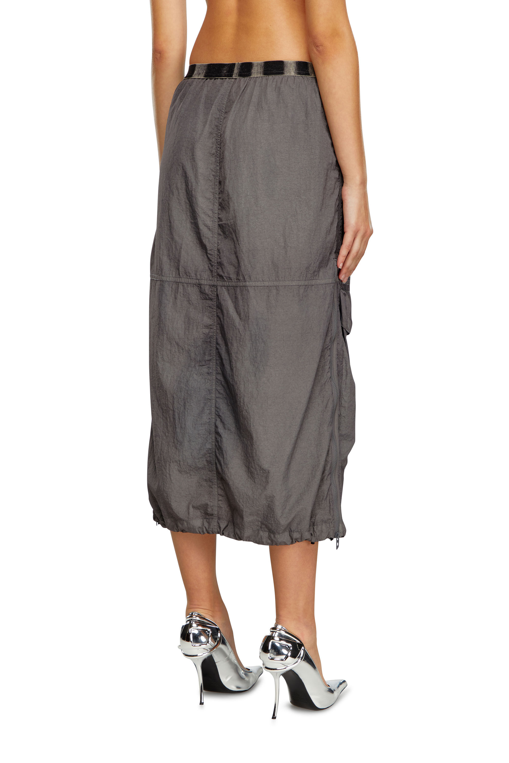 Diesel - O-ASIS, Female Cargo midi skirt in recycled nylon in グレー - Image 4
