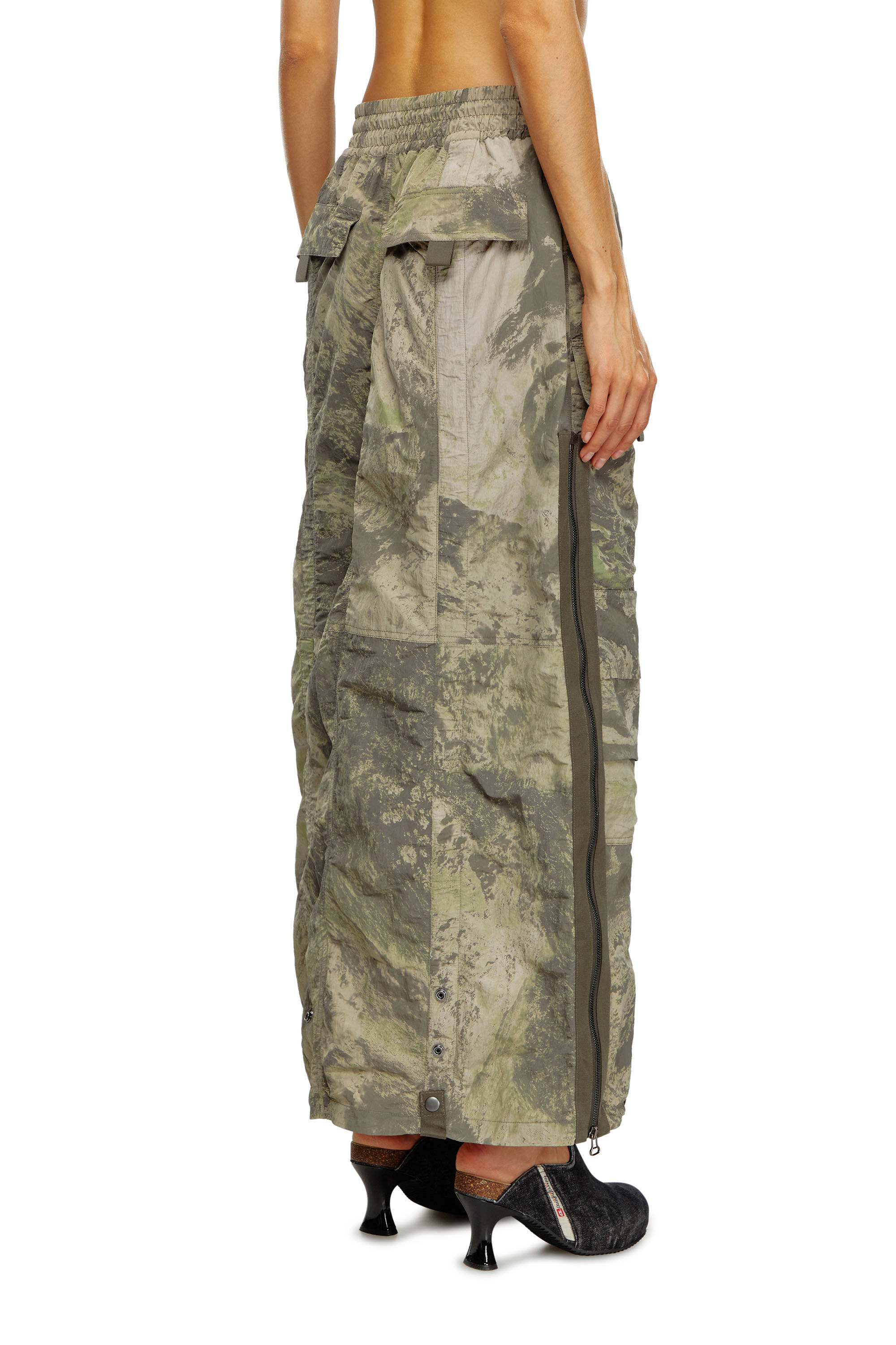 Diesel - O-CREP-N1, Female Long skirt with cargo pockets in グリーン - Image 4