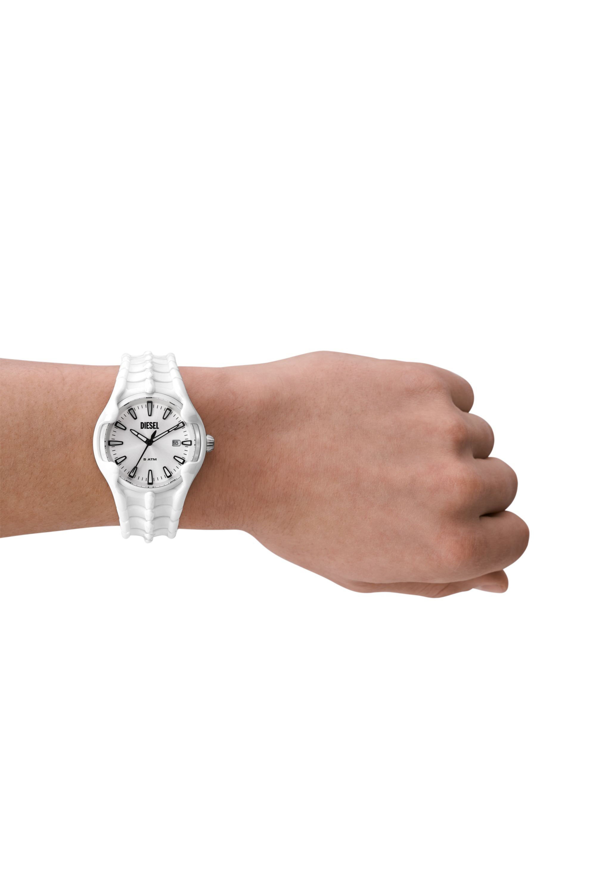 DZ2197 Vert three-hand date white ceramic watch｜ホワイト｜メンズ 