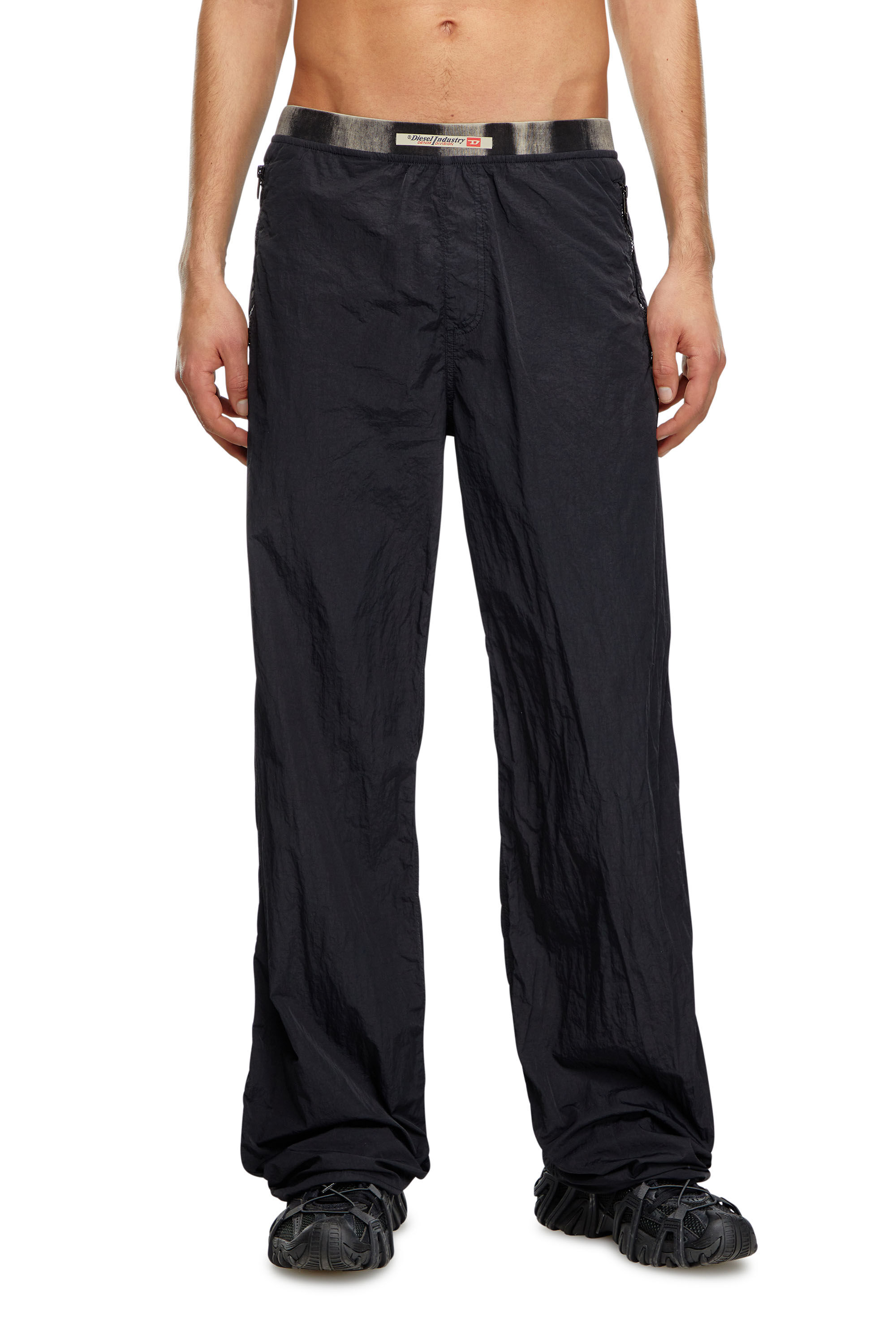 Diesel - P-POST, Male Lightweight pants in wrinkled nylon in ブラック - Image 1