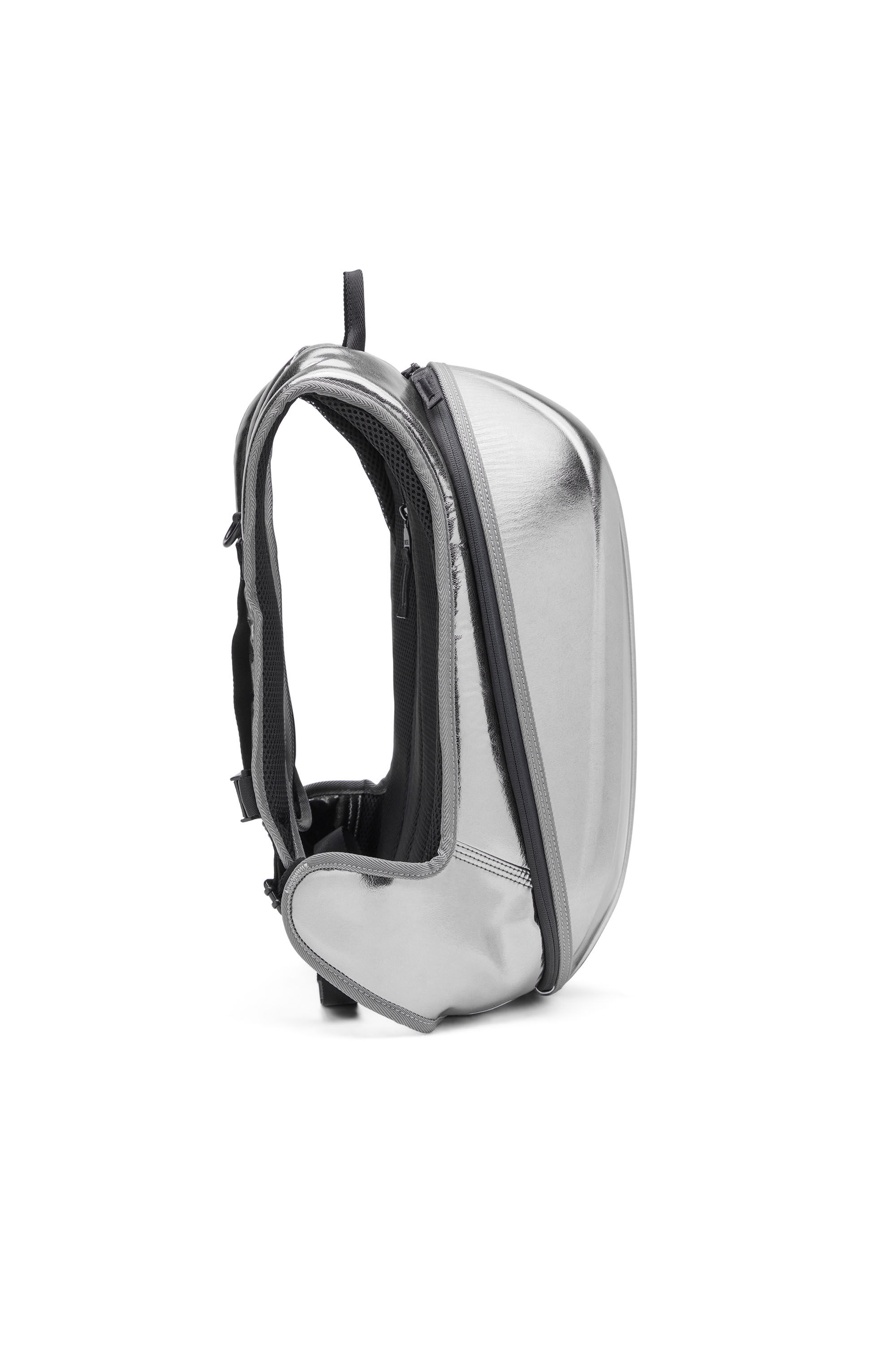 洗練されたデザイン　DIESEL　1dr-Pod Backpack 　新モデル