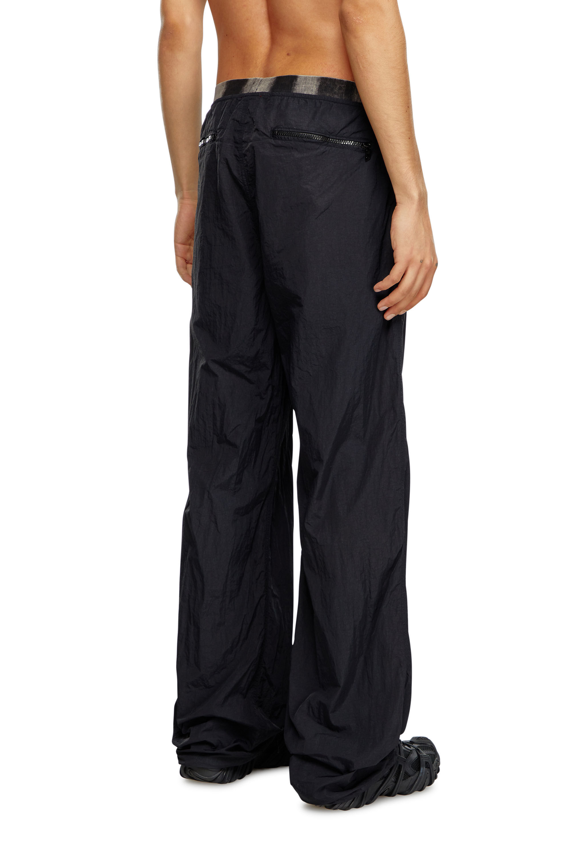 Diesel - P-POST, Male Lightweight pants in wrinkled nylon in ブラック - Image 2