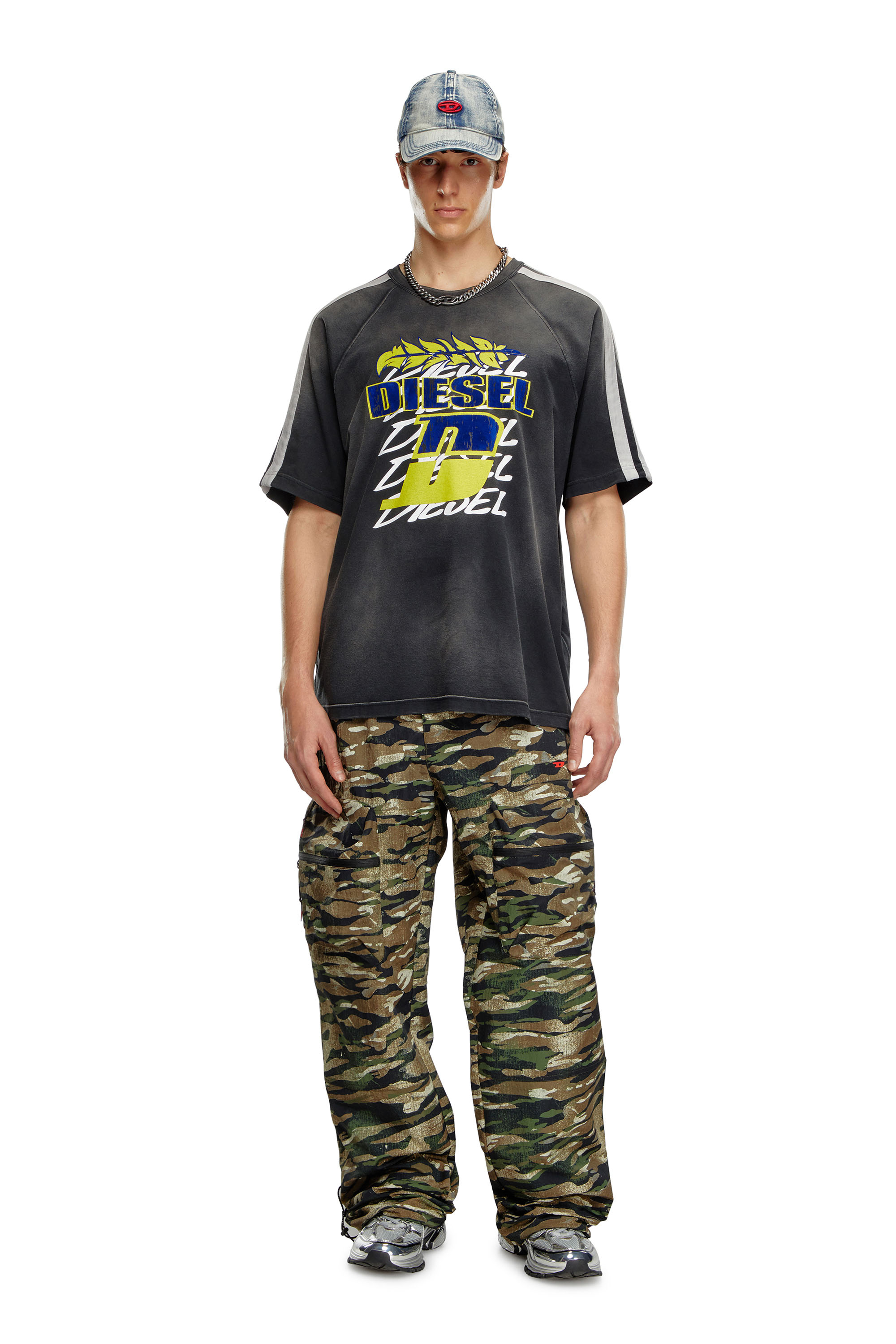 Diesel - AMSB-AMBROSE-WT23, Male's Nylon cargo pants with worn camo print in ブラウン/グリーン - 2