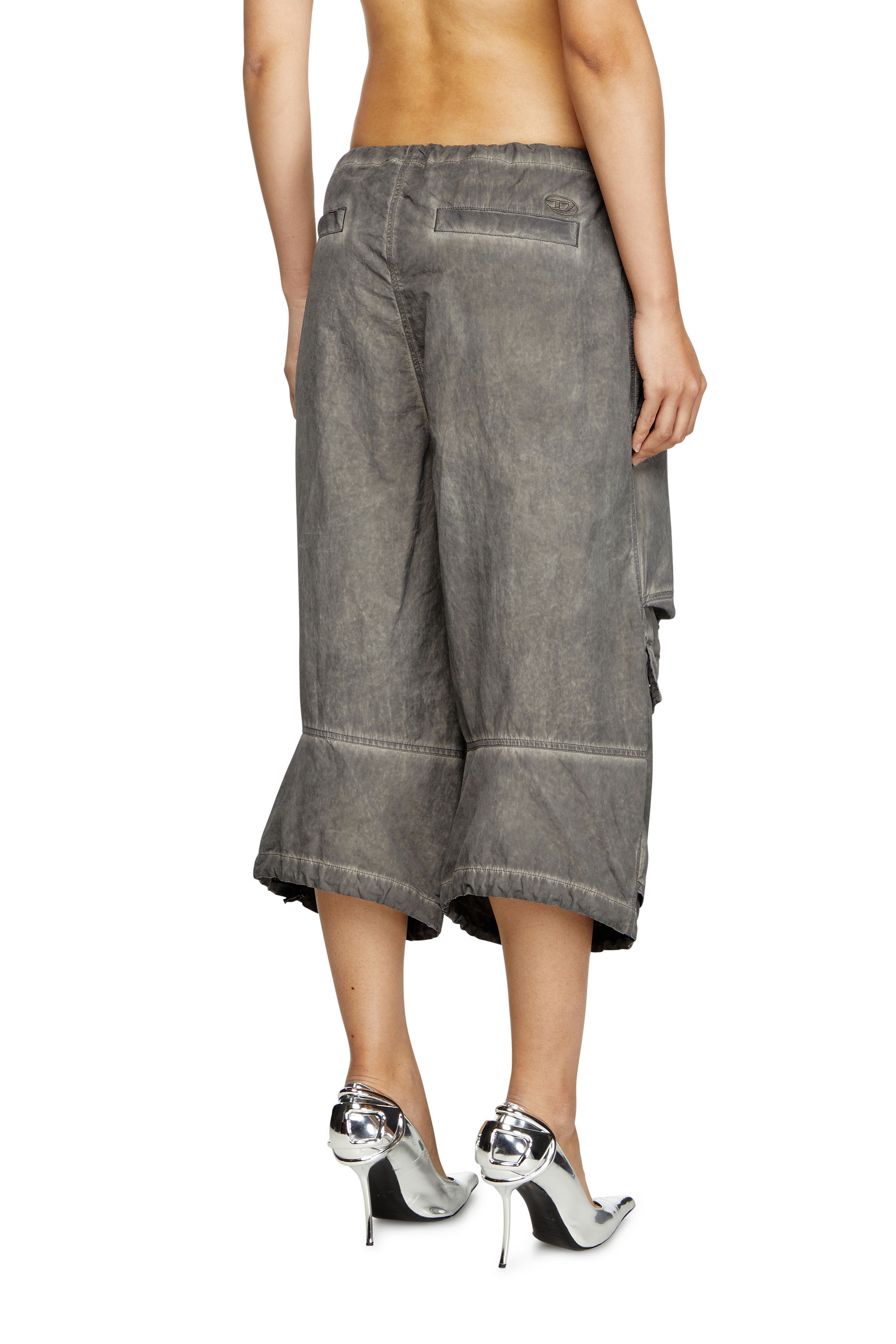 Diesel - P-DAYETZ-SHORT-FEM-Q3, Female's Bermuda cargo pants in グレー - 4