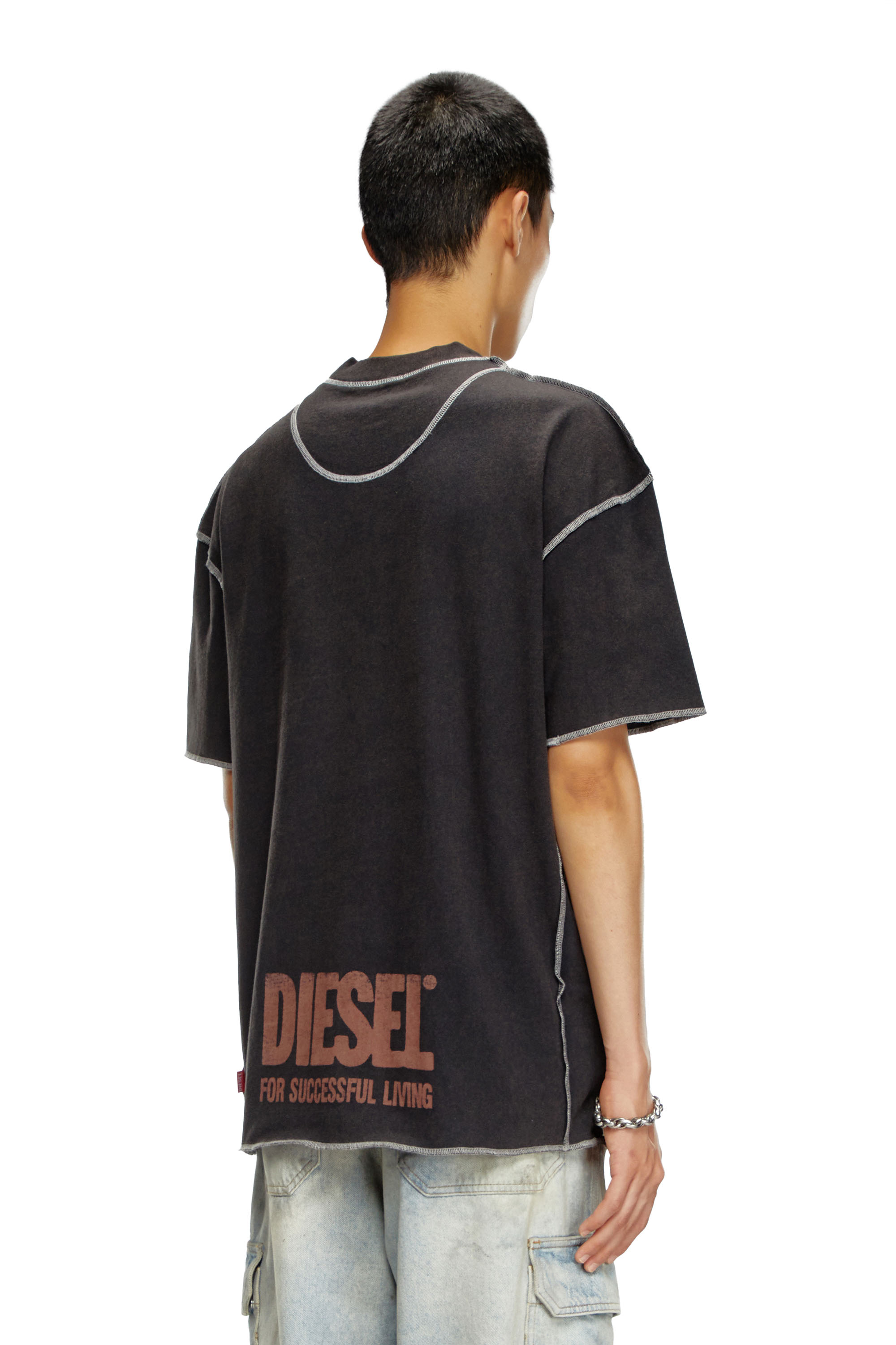 Diesel - T-CRAOR, Male T-shirt with inside-out effect in ブラック - Image 4