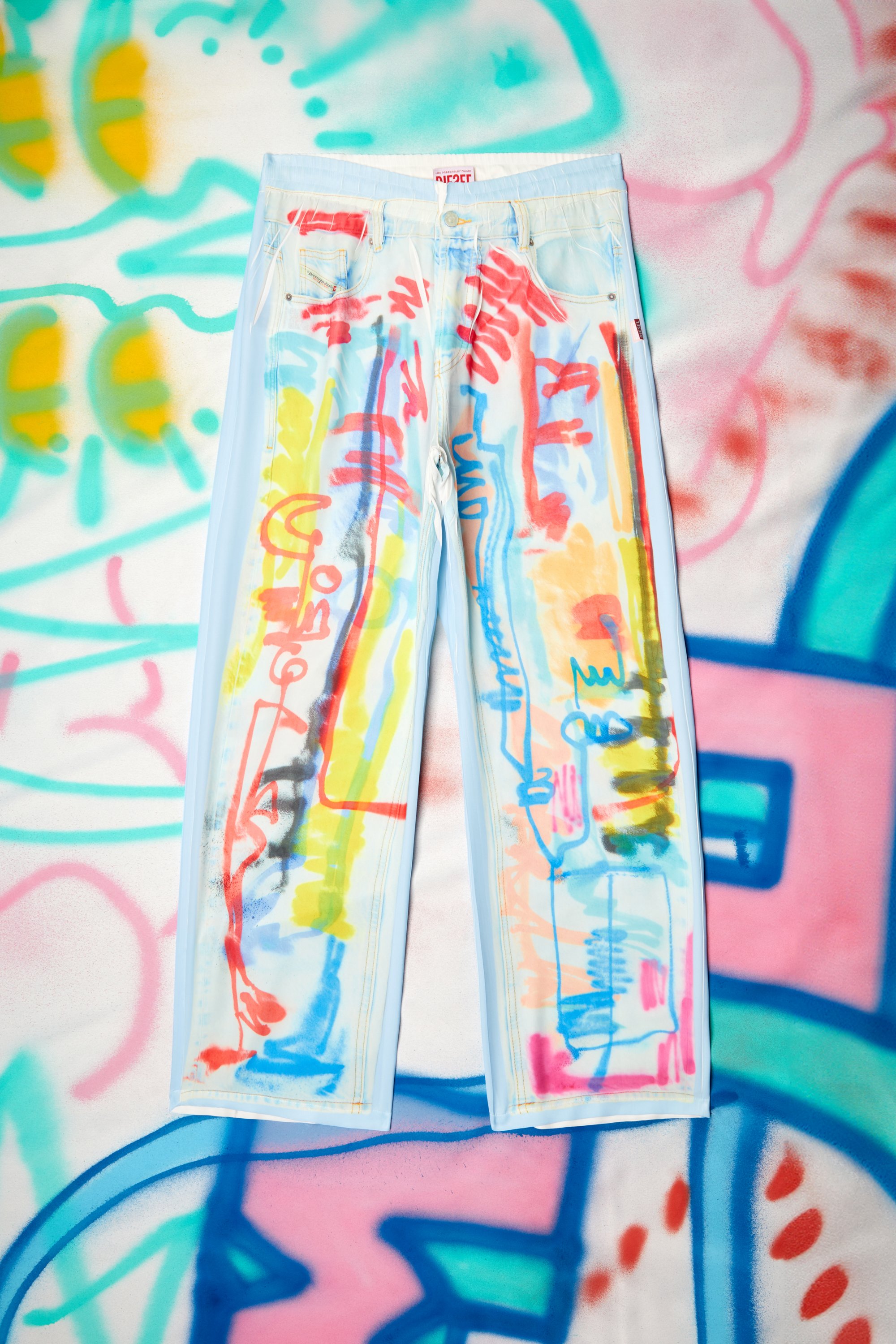 Diesel - P-AFTER-GRAFFITI-AFR, Unisex's Relaxed pant with graffiti print in ブルー/ホワイト - 3