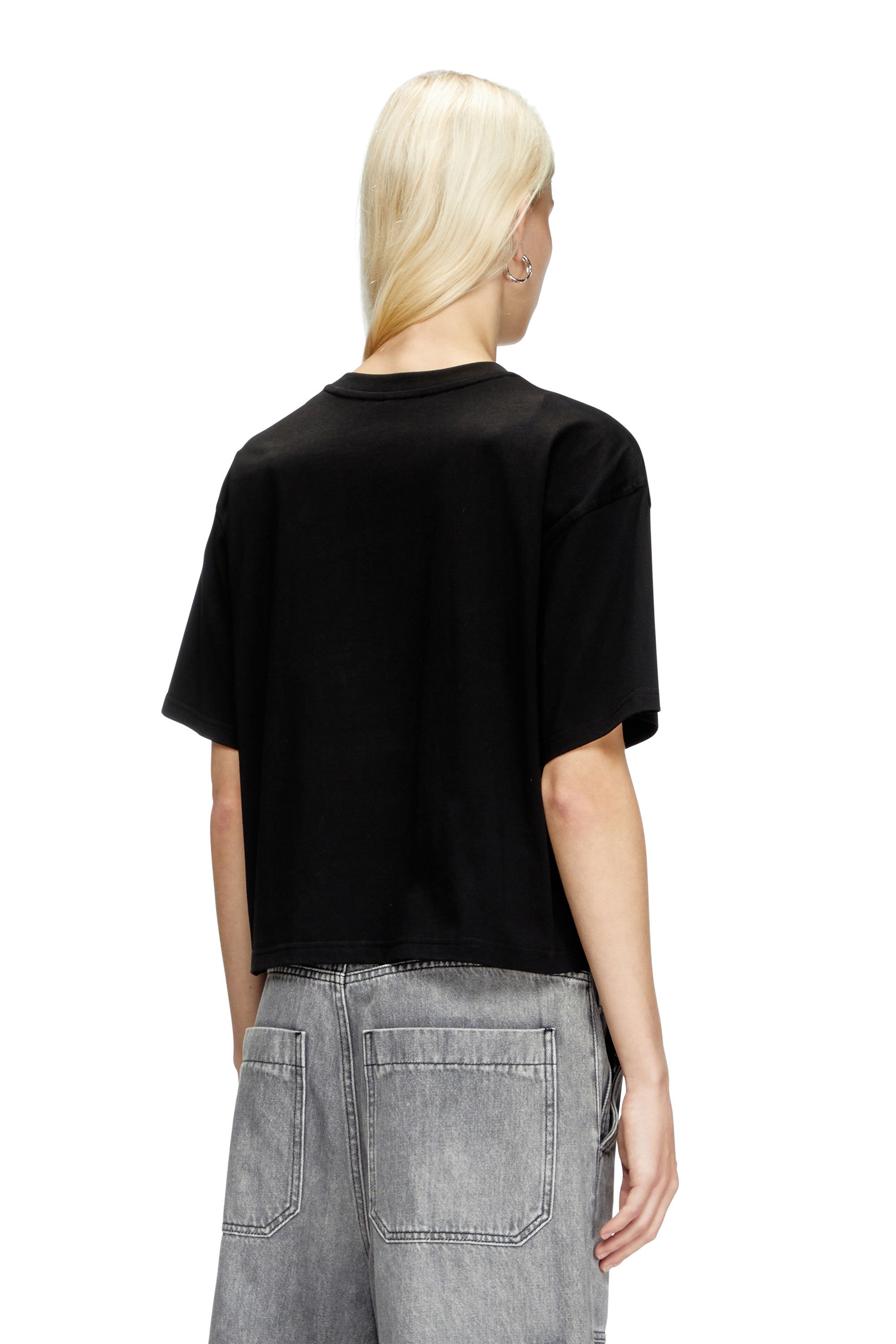 Diesel - T-BUXT-CROP-OD, Female's Boxy T-shirt with cut-out Oval D logo in ブラック/ピンク - 4