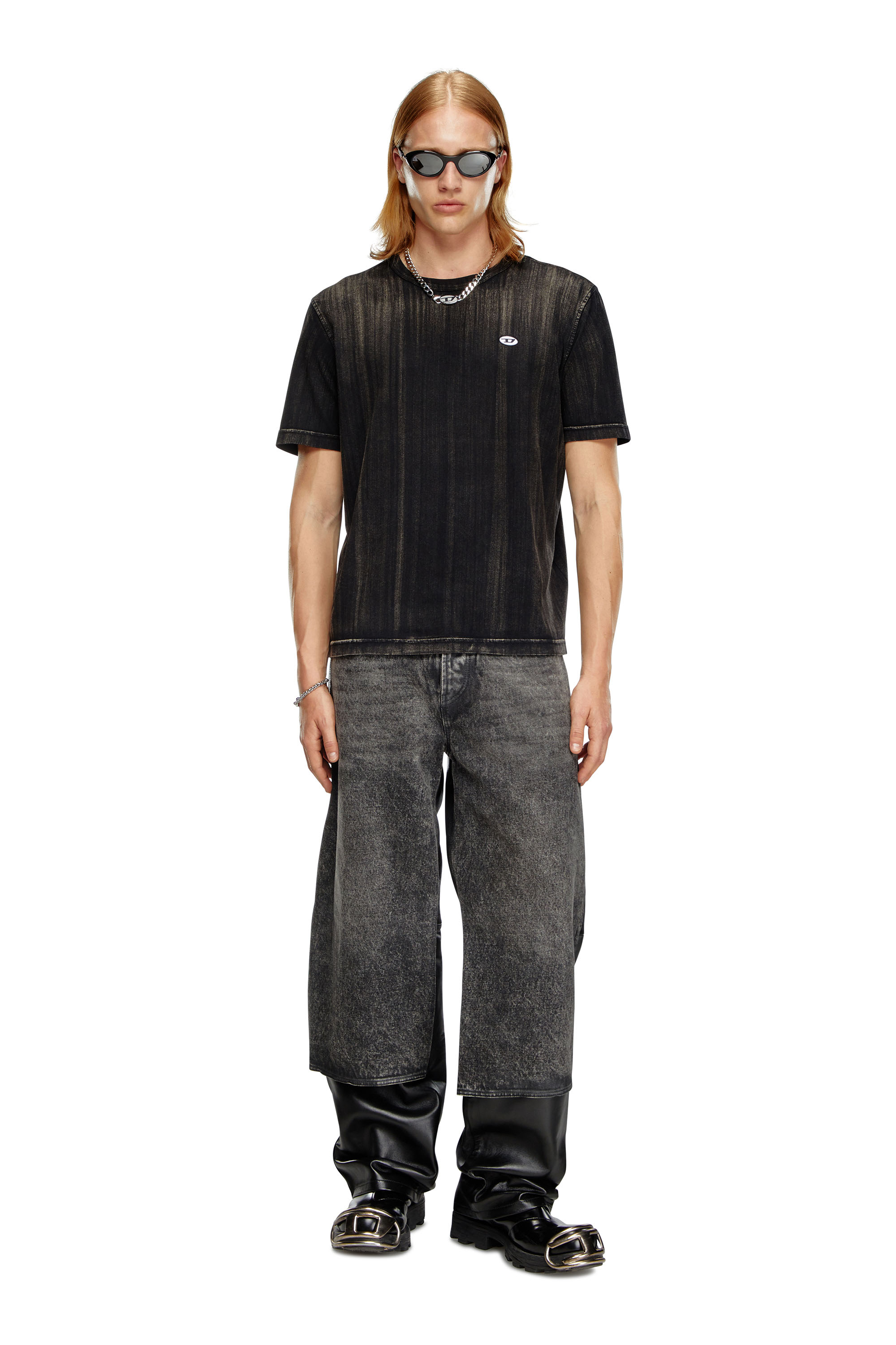 Diesel - T-ADJUST-K8, Male T-shirt with brushstroke fading in ブラック - Image 2