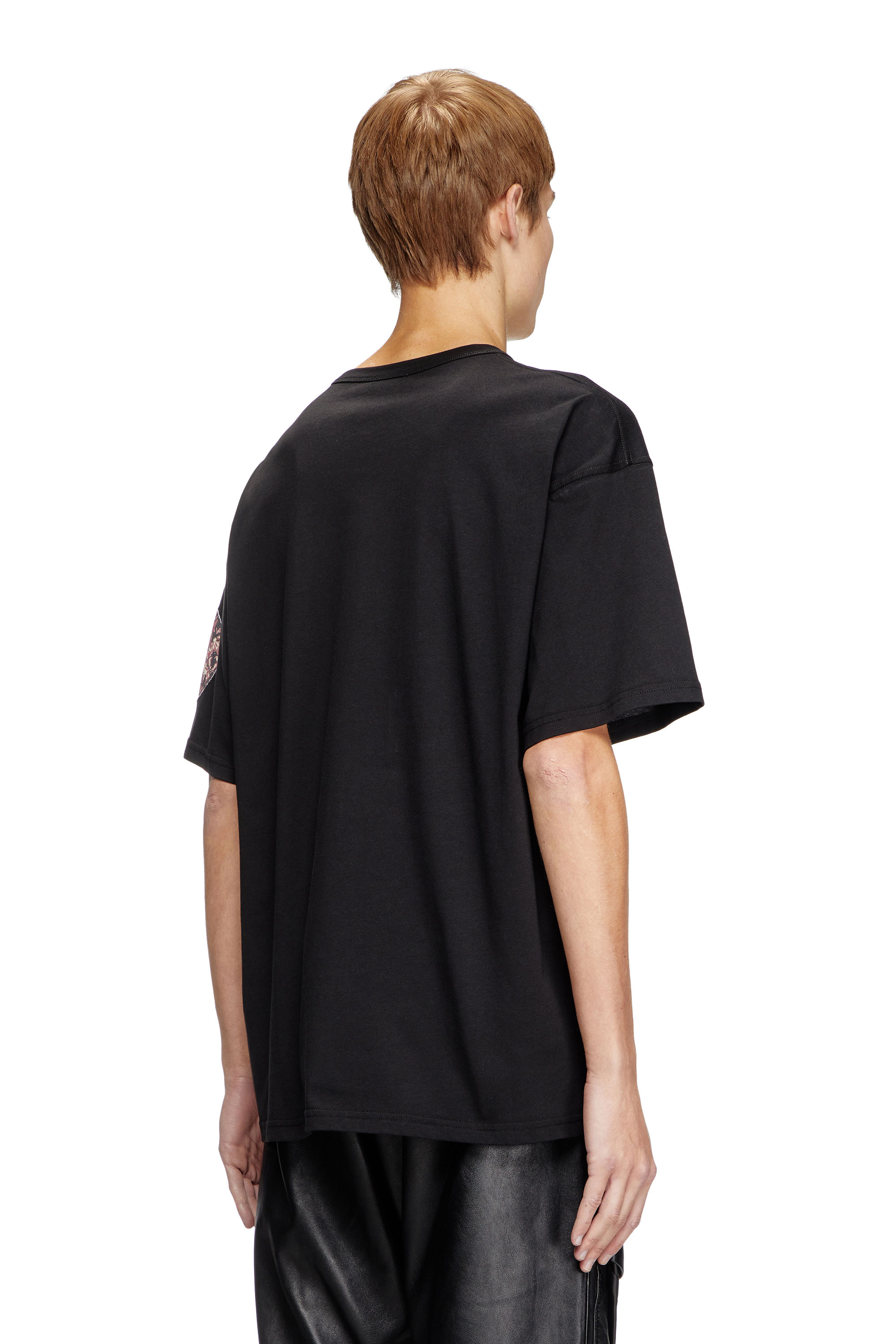 Diesel - T-BOXT-R22, Male's T-shirt with large gabardine patch logo in ブラック - 4