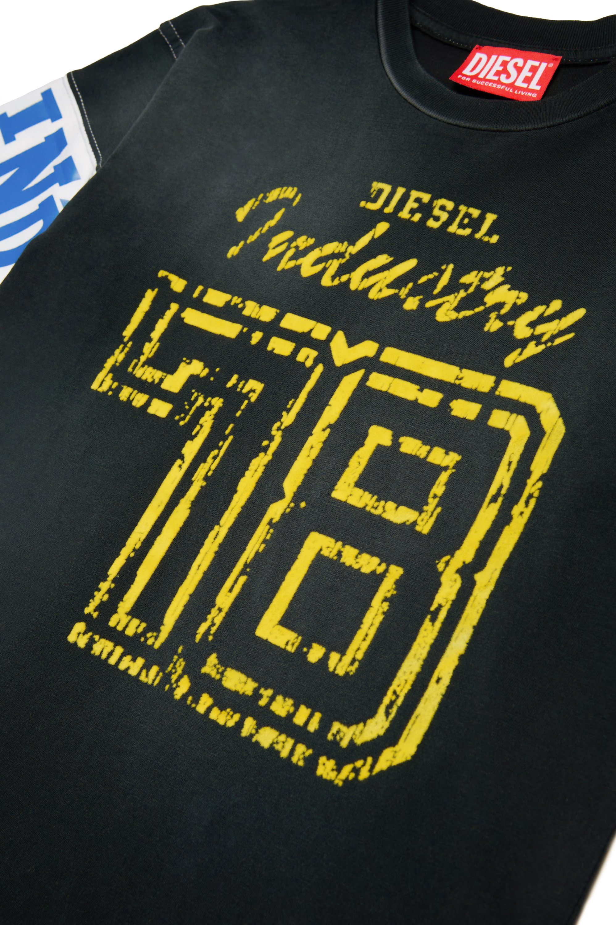 Diesel - TBOST OVER, Male's T-shirt with faded details in ブラック - 4