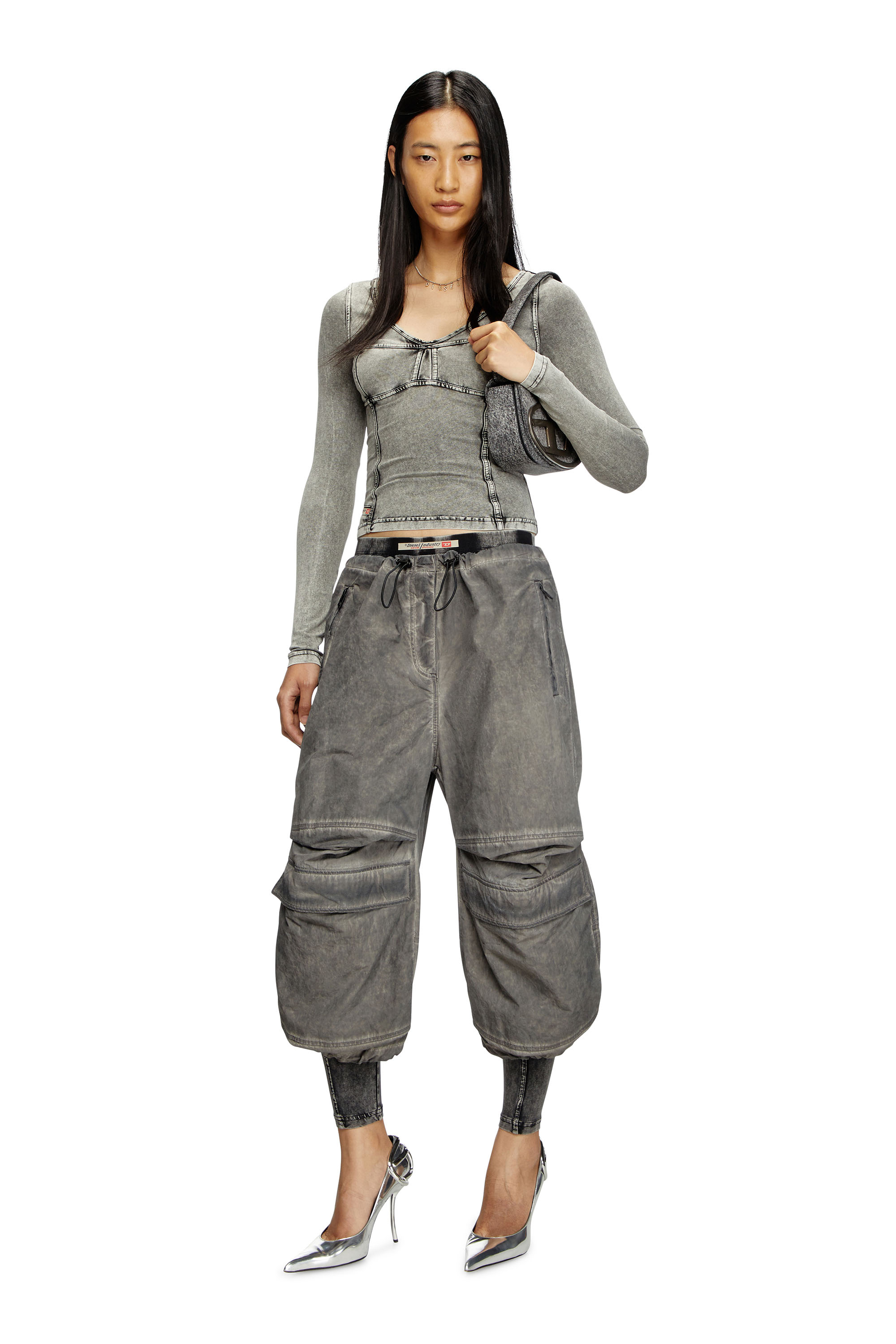 Diesel - P-DAYETZ-SHORT-FEM-Q3, Female's Bermuda cargo pants in グレー - 2