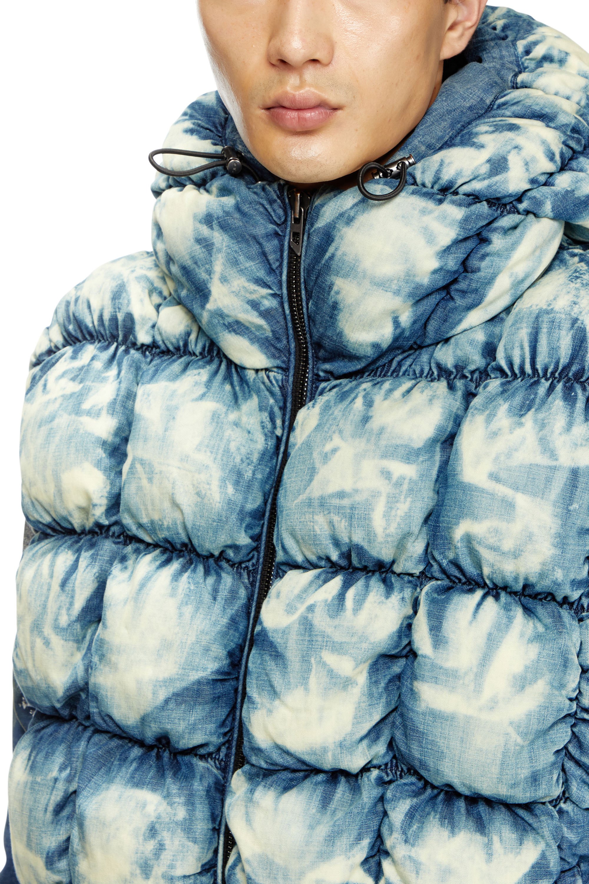 Diesel - W-THYS, Unisex's Tie-dyed denim puffer vest in ブルー - 5