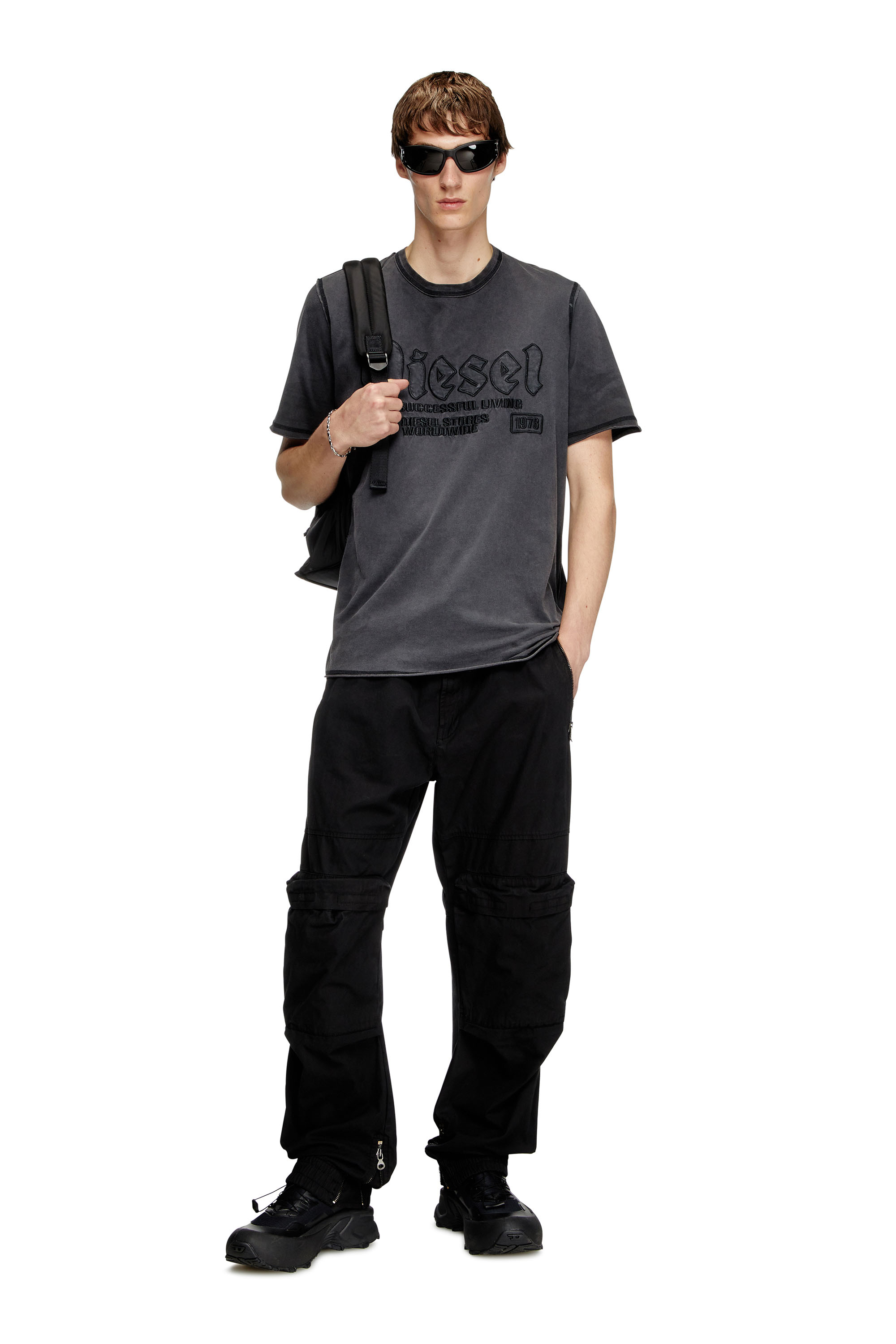 Diesel - P-BEECK, Male's Cargo pants in faded organic cotton in ブラック - 2