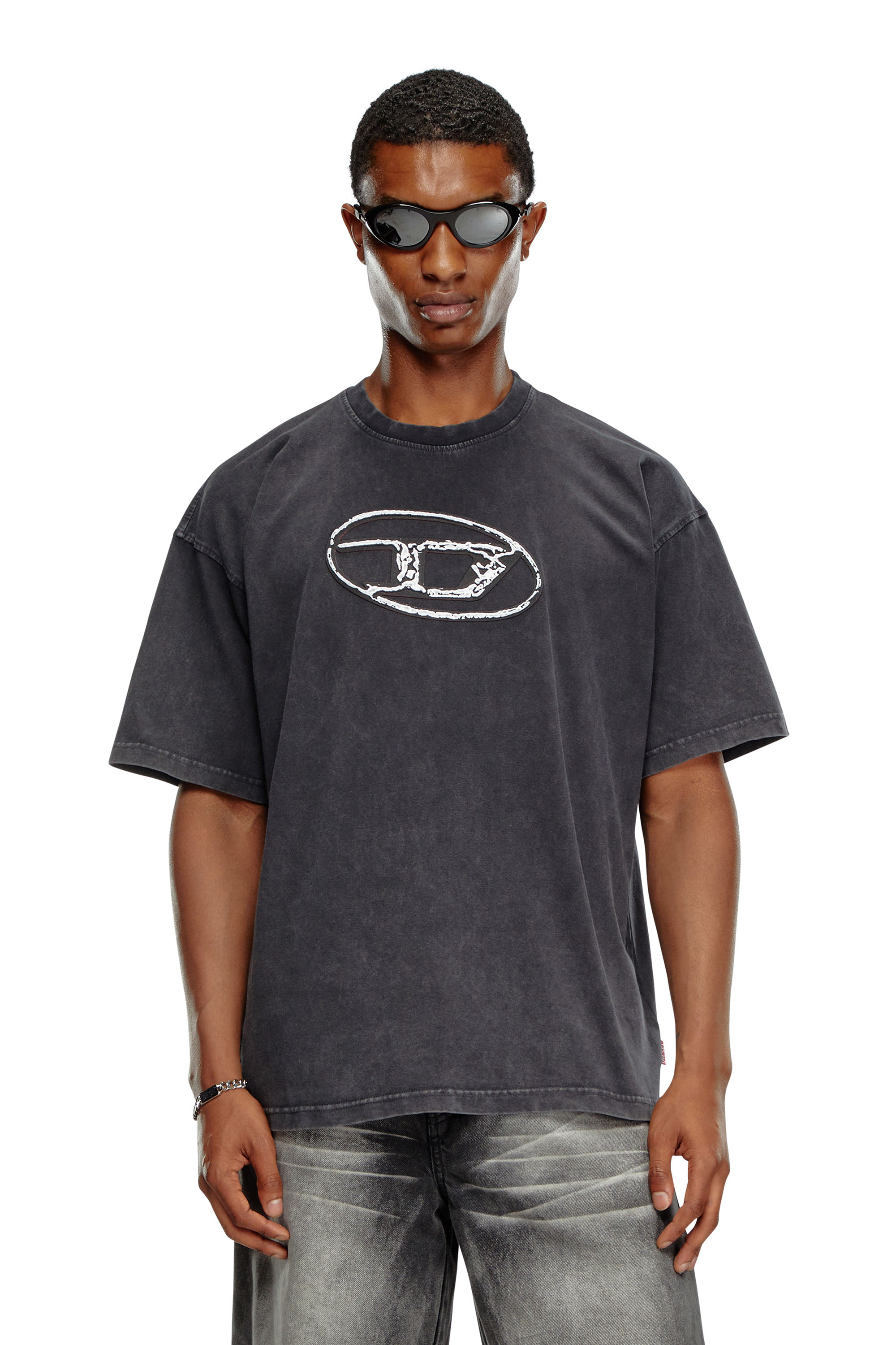 Diesel - T-BOXT-Q22, Male's Faded T-shirt with Oval D print in ブラック - 1