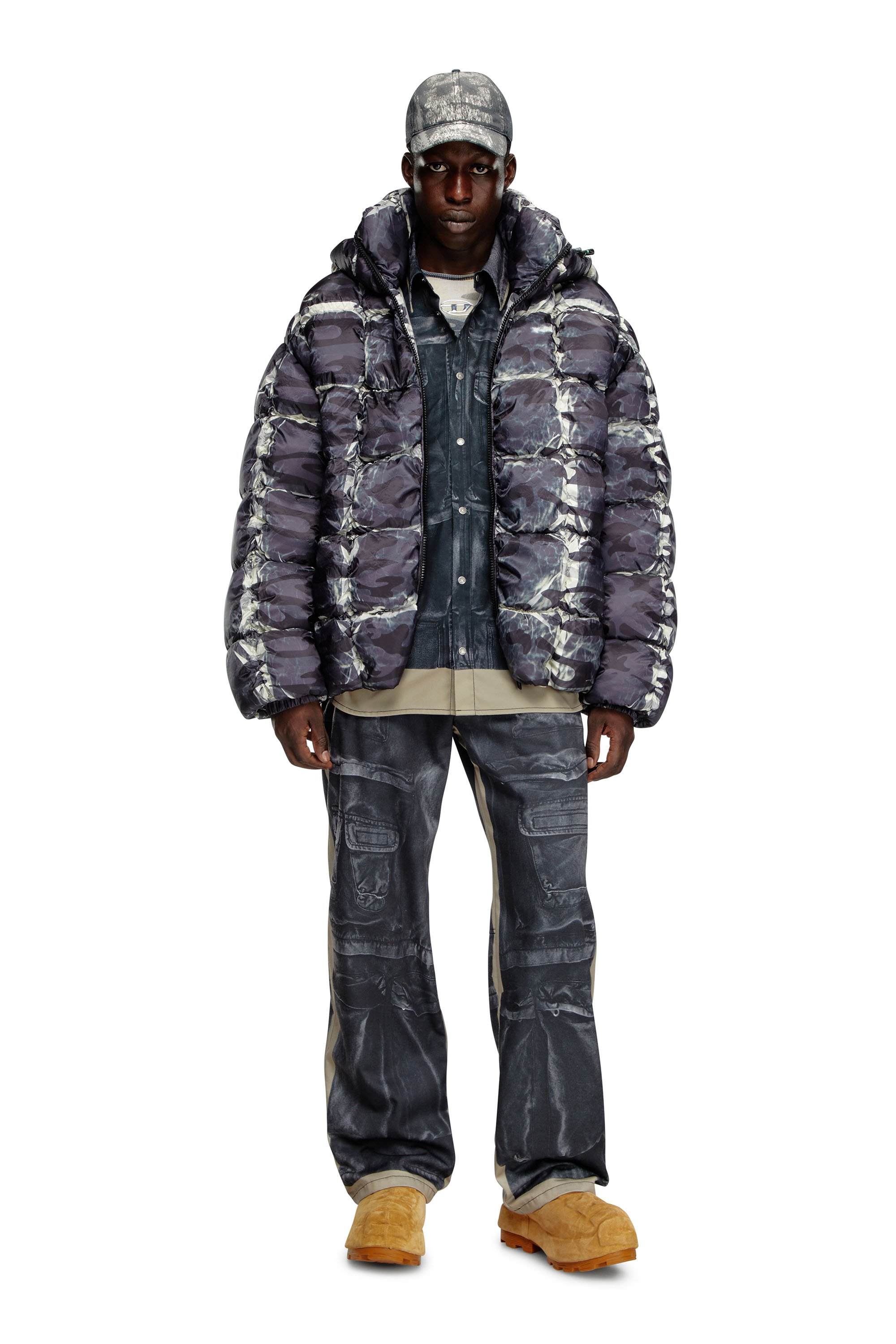 Diesel - W-CLAUS-CAMU, Male's Hooded puffer jacket with camo print in グレー - 2