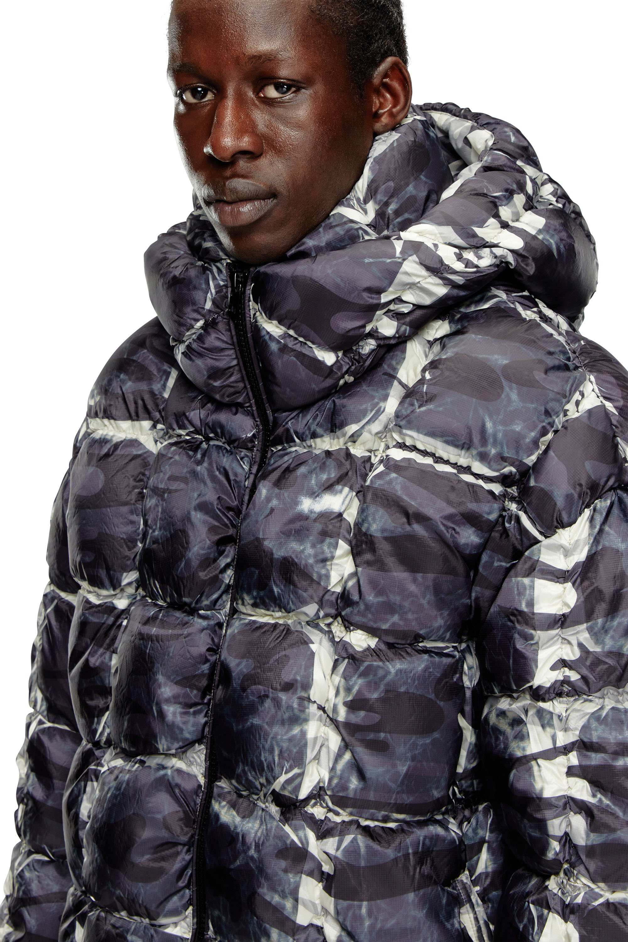 Diesel - W-CLAUS-CAMU, Male's Hooded puffer jacket with camo print in グレー - 5