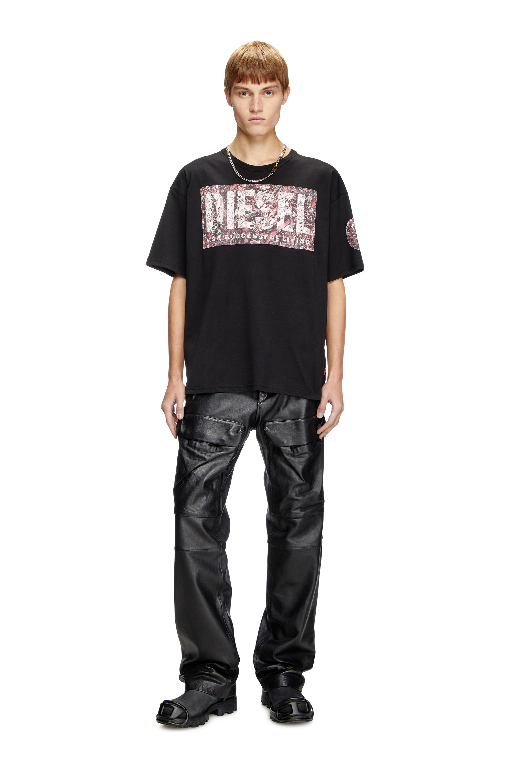 Diesel - T-BOXT-R22, Male's T-shirt with large gabardine patch logo in ブラック - 2