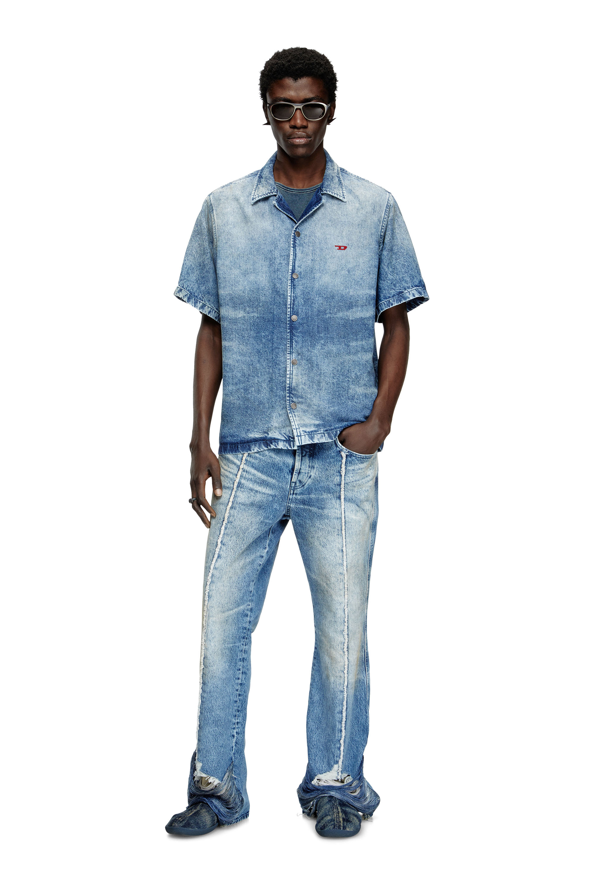 Diesel - D-NABIL-FSG, Male's Bowling shirt in distressed denim in ミディアムブルー - 2