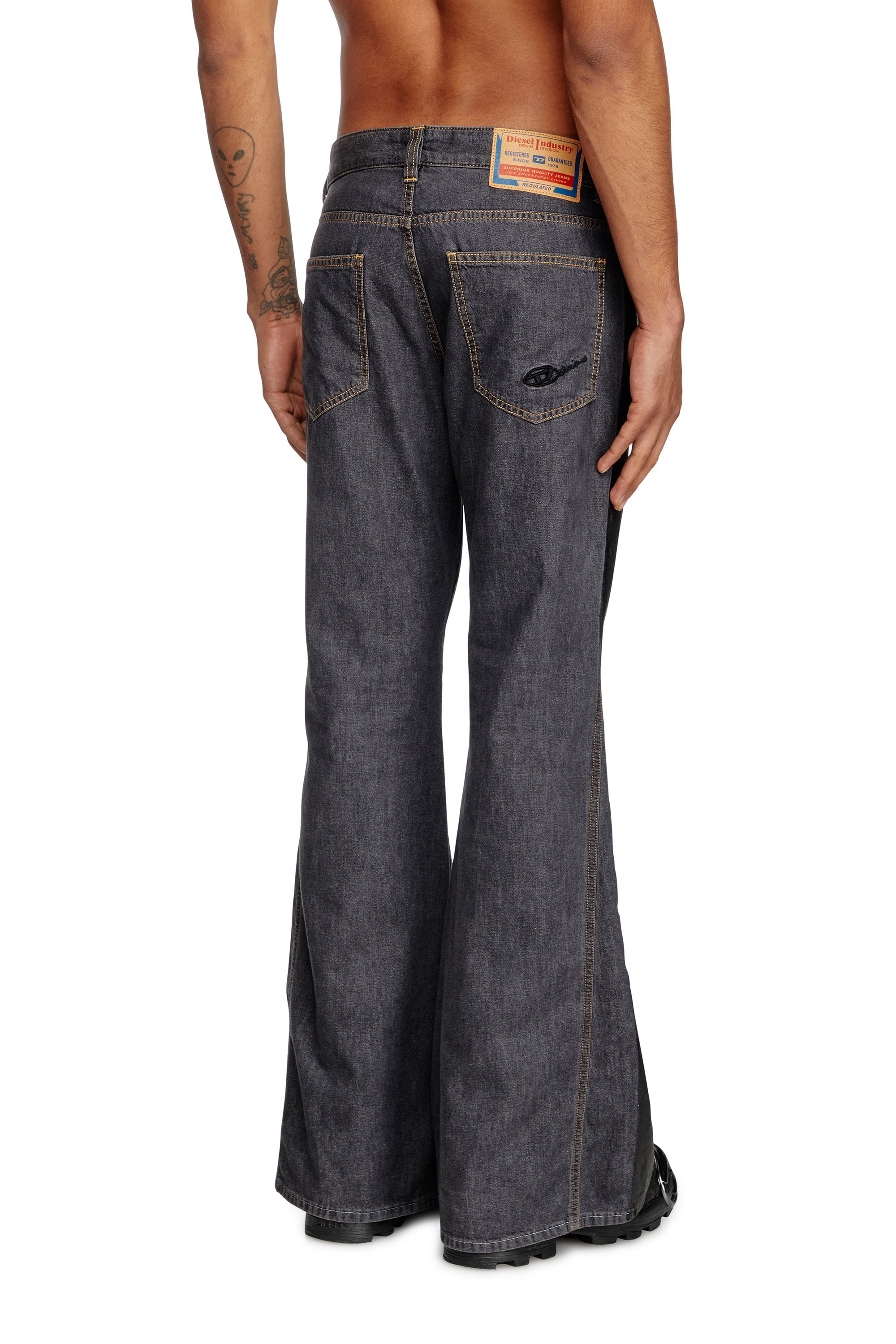 Diesel - Unisex's Bootcut Jeans 1998 D-Buck 0DBCV, ブラック/ダークグレー - 4