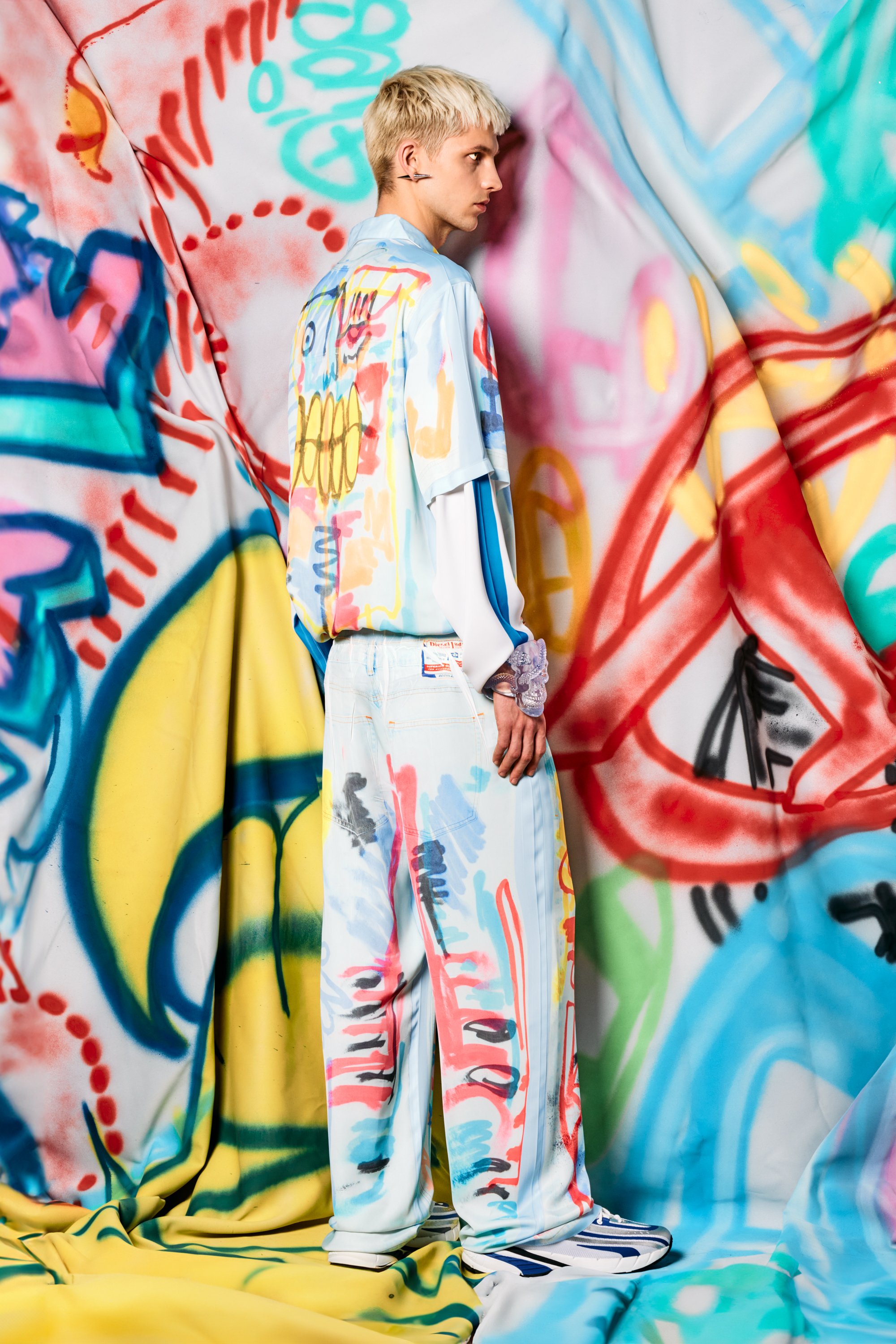 Diesel - P-AFTER-GRAFFITI-AFR, Unisex's Relaxed pant with graffiti print in ブルー/ホワイト - 4