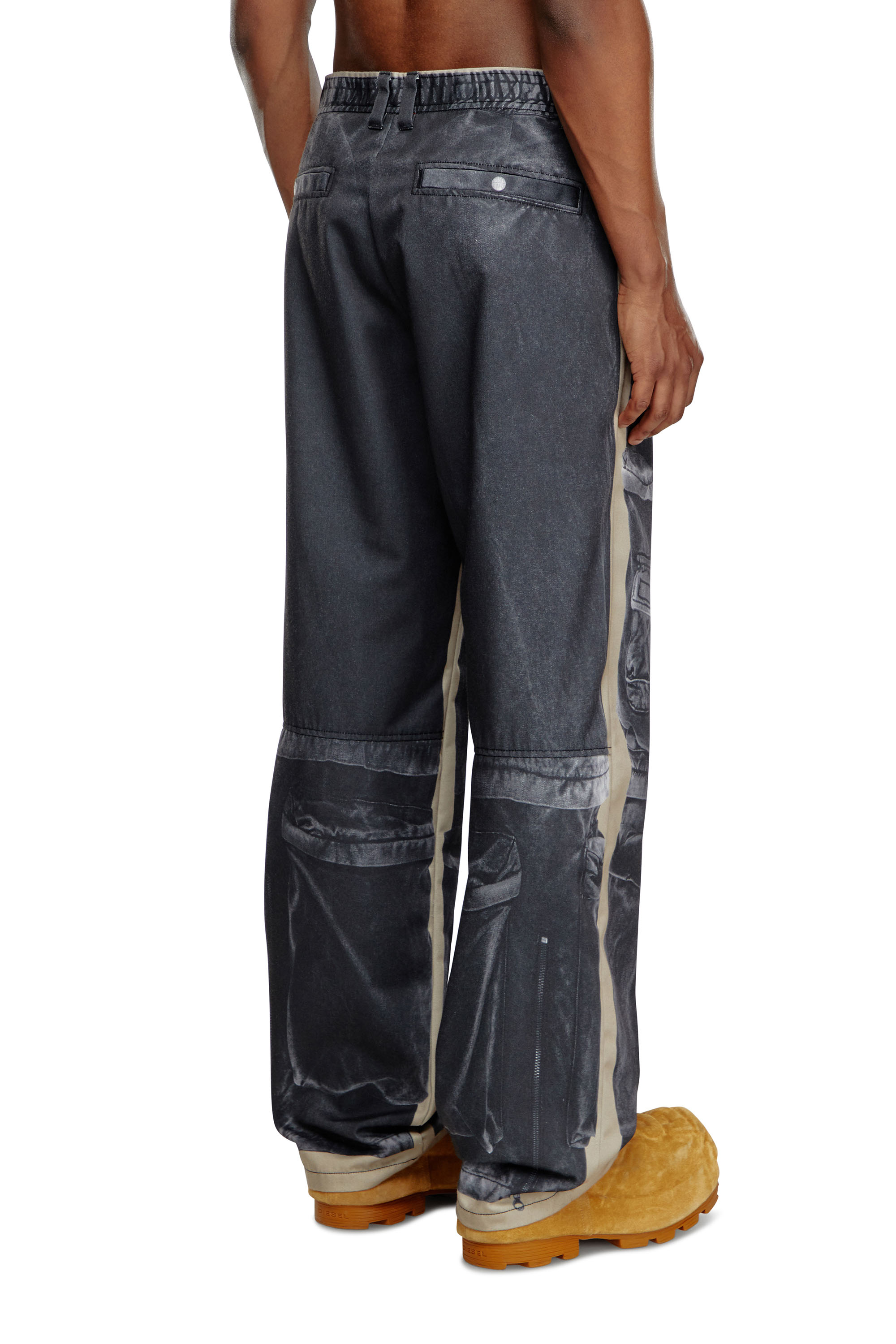 Diesel - P-SCHULZ, Male Twill trousers with cargo pant print in ブラック - Image 4