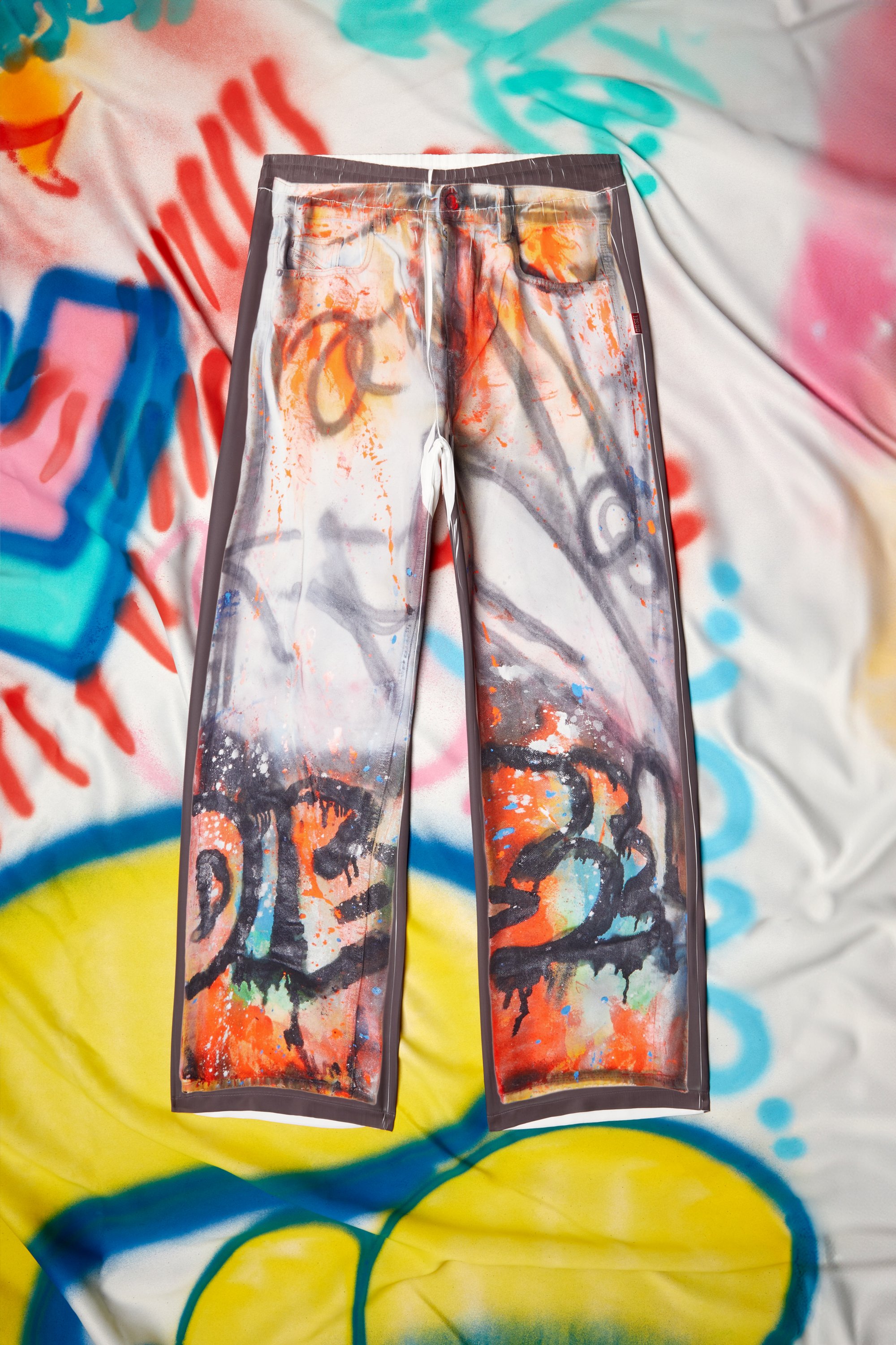 Diesel - P-AFTER-GRAFFITI-USA, Unisex's Relaxed pant with graffiti print in グレー - 3