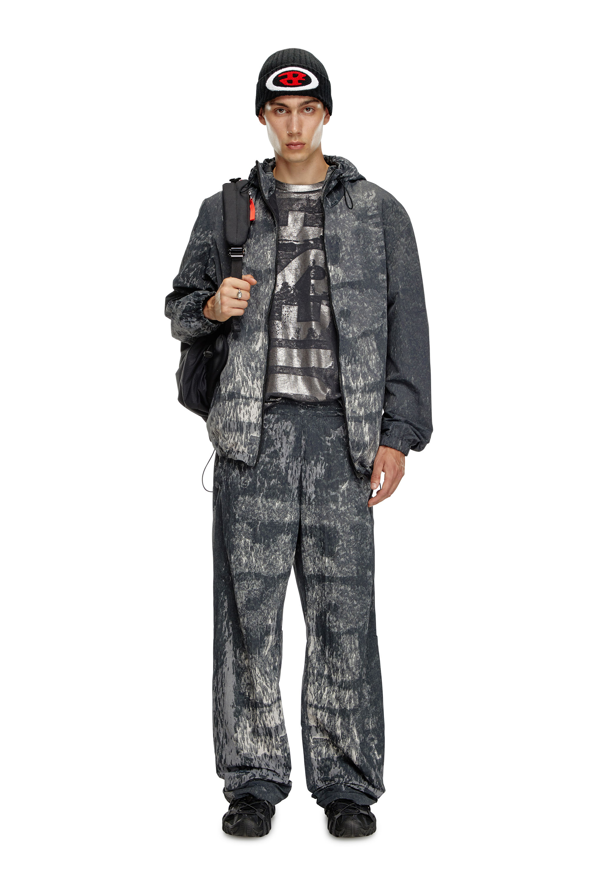 Diesel - J-BRICK, Male's Hooded windbreaker with Rain Camo print in ブラック - 2