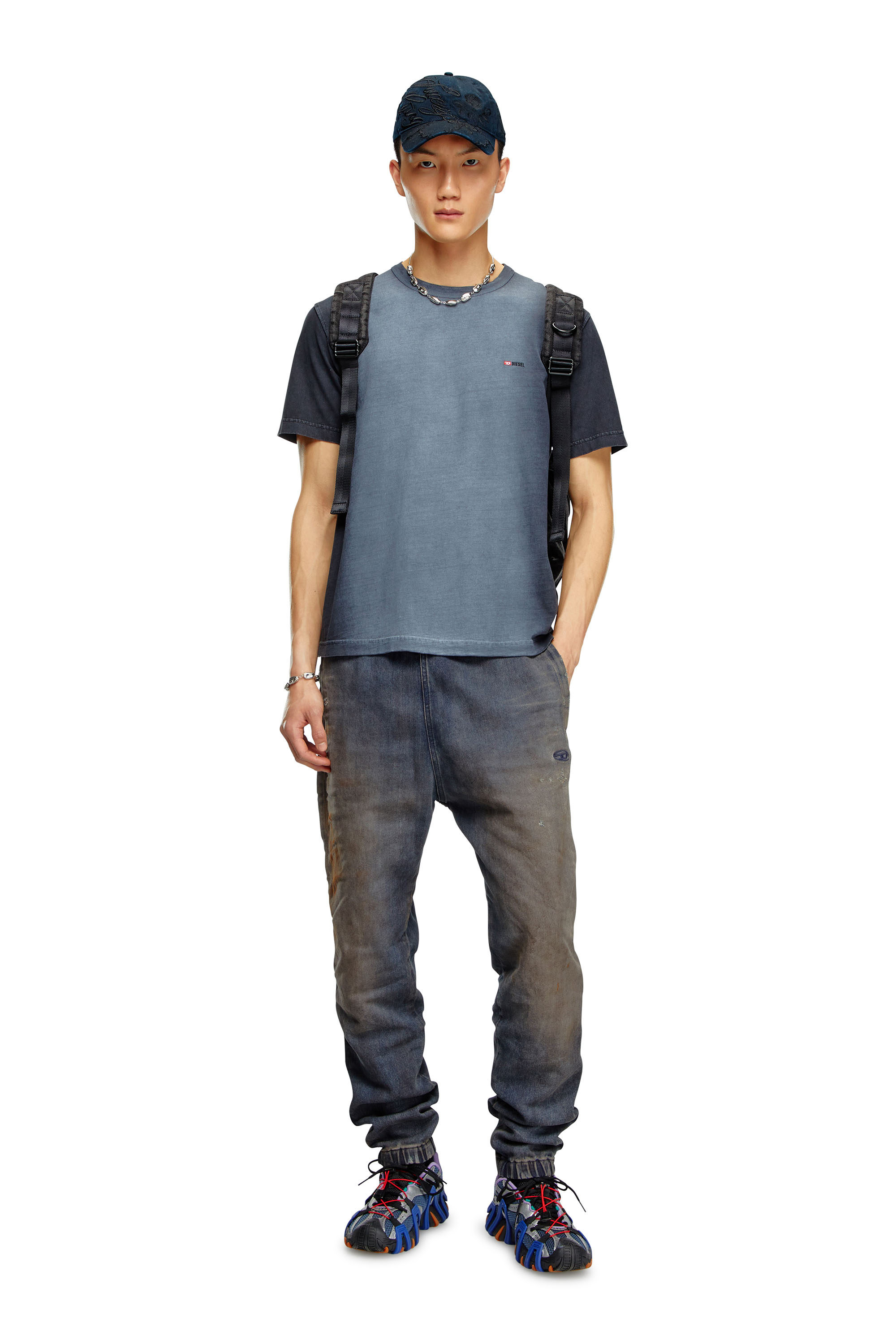 Diesel - T-ADJUST-Q2, Male T-shirt in sprayed cotton jersey in ブラック - Image 2