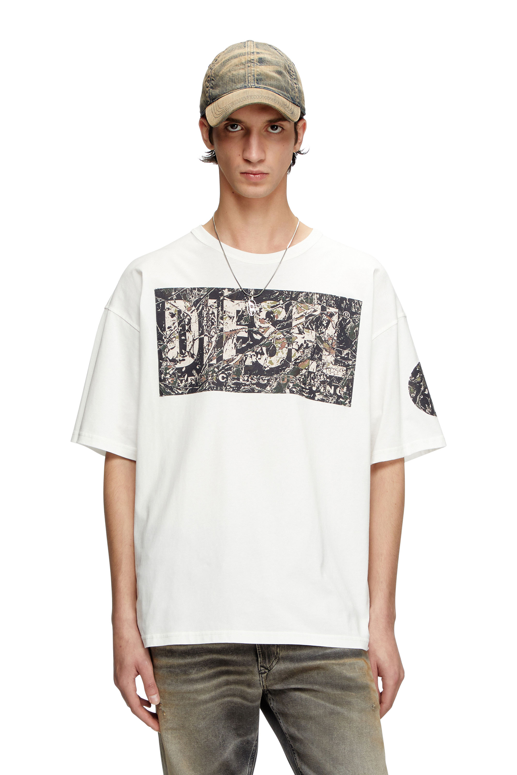 Diesel - T-BOXT-R22, Male's T-shirt with large gabardine patch logo in ホワイト - 1