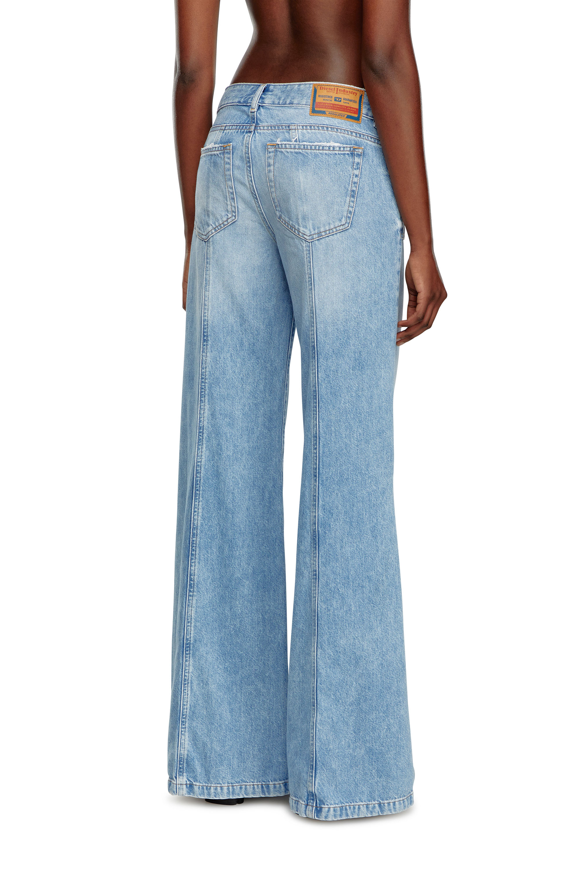 Diesel - Female Bootcut and Flare Jeans D-Akii 09J88, ライトブルー - Image 4