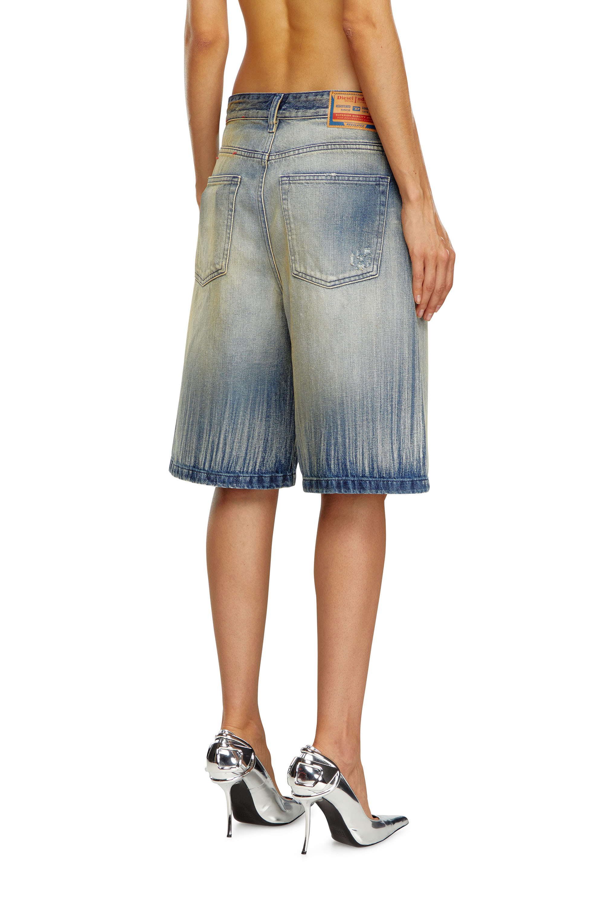 Diesel - DE-SIRE-SHORT, Female's Shorts in streaky hand-finished denim in ライトブルー - 4