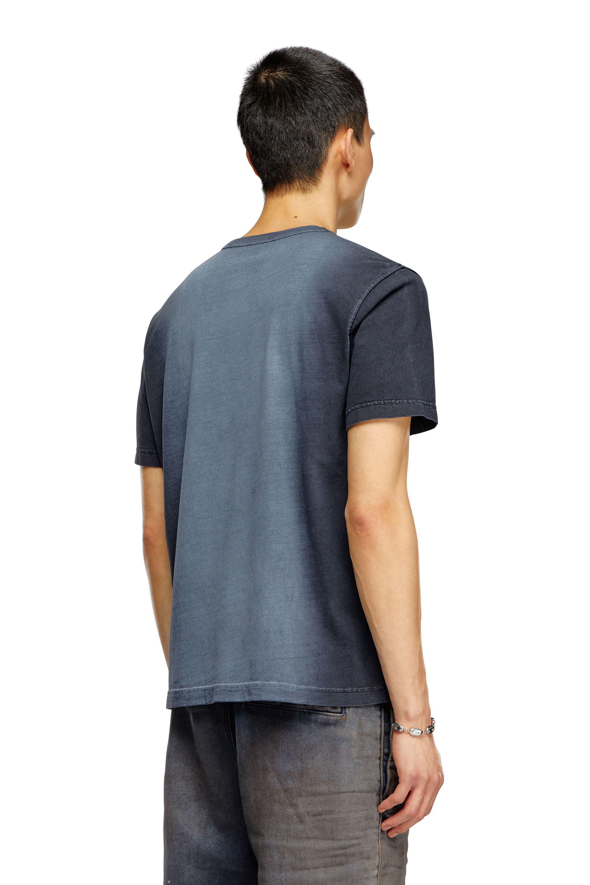 Diesel - T-ADJUST-Q2, Male T-shirt in sprayed cotton jersey in ブラック - Image 4