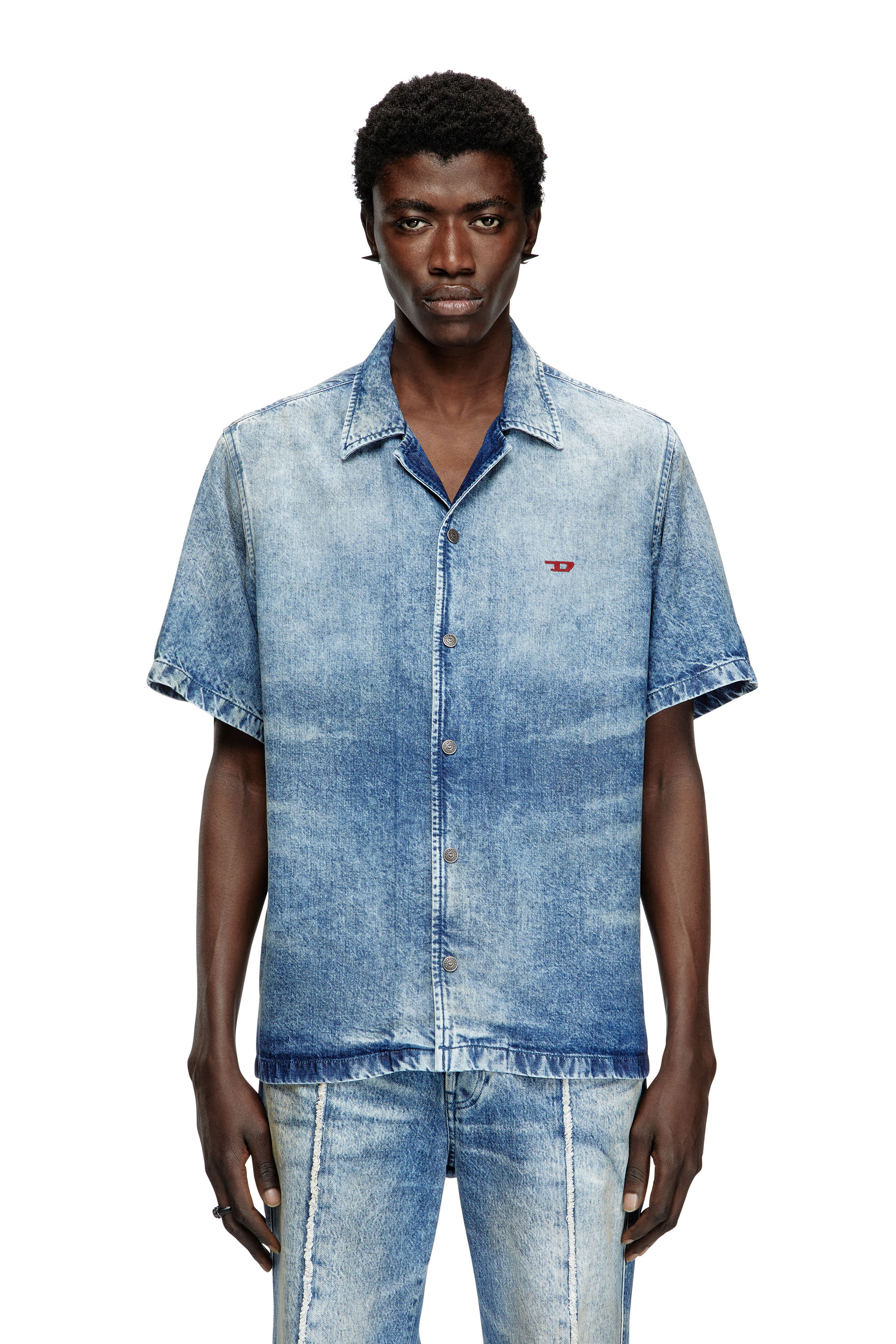 Diesel - D-NABIL-FSG, Male's Bowling shirt in distressed denim in ミディアムブルー - 1