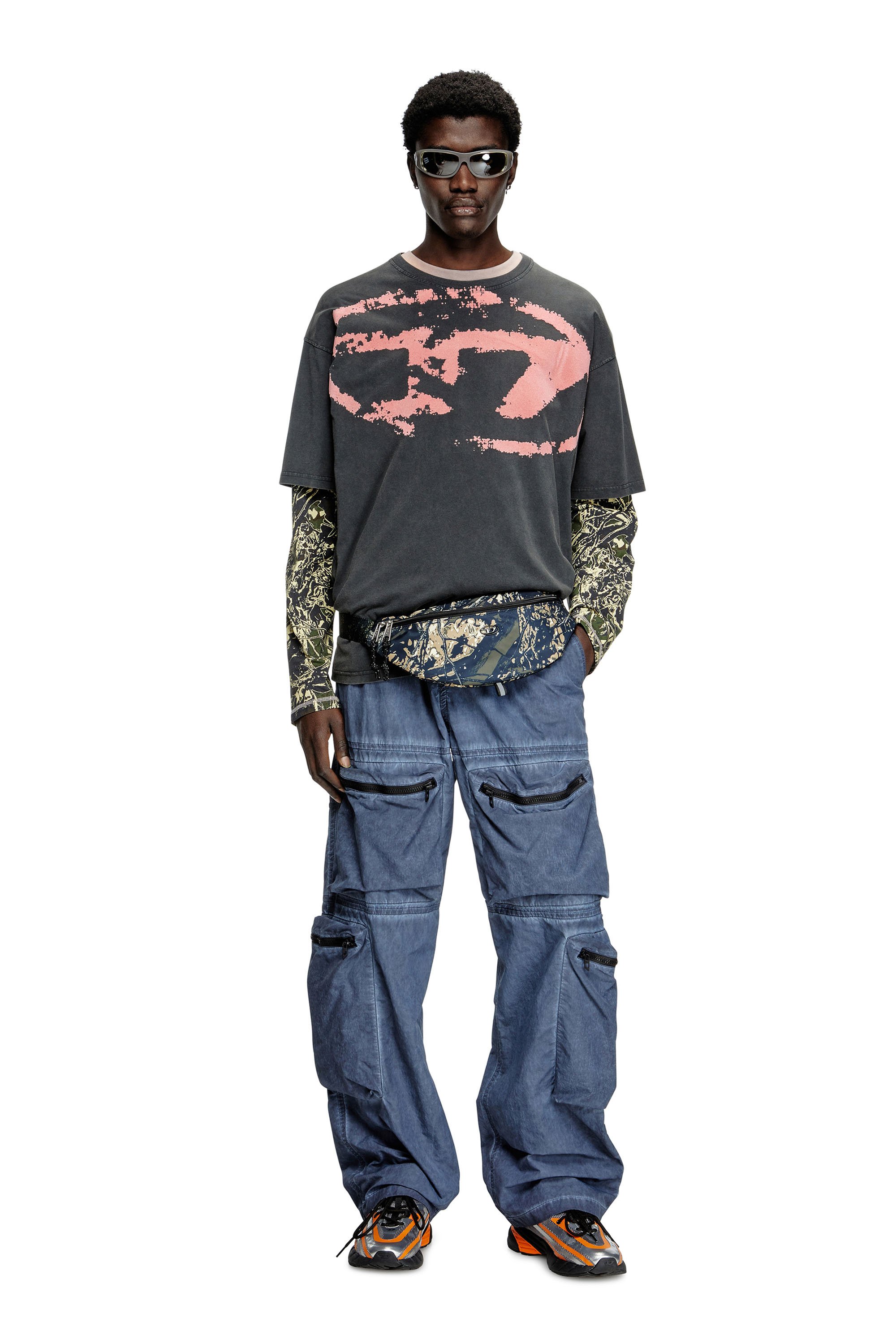 Diesel - T-BOXT-R21, Male's Acid-wash T-shirt with flocked Oval D logo in ブラック - 2