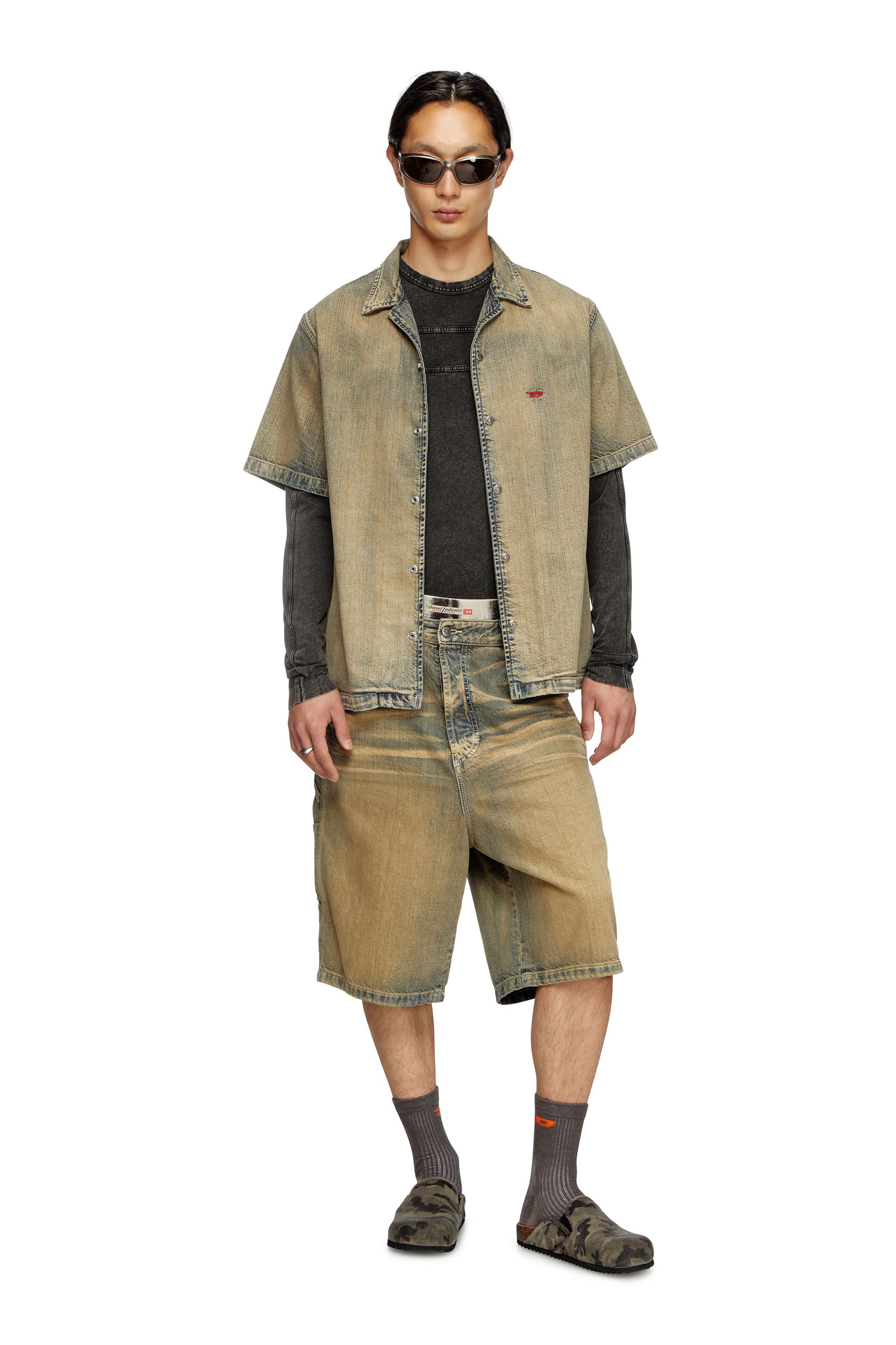 Diesel - D-LIVERY-SHORT, Male's Utility shorts in gold-brush denim in ブラウン/ブルー - 2