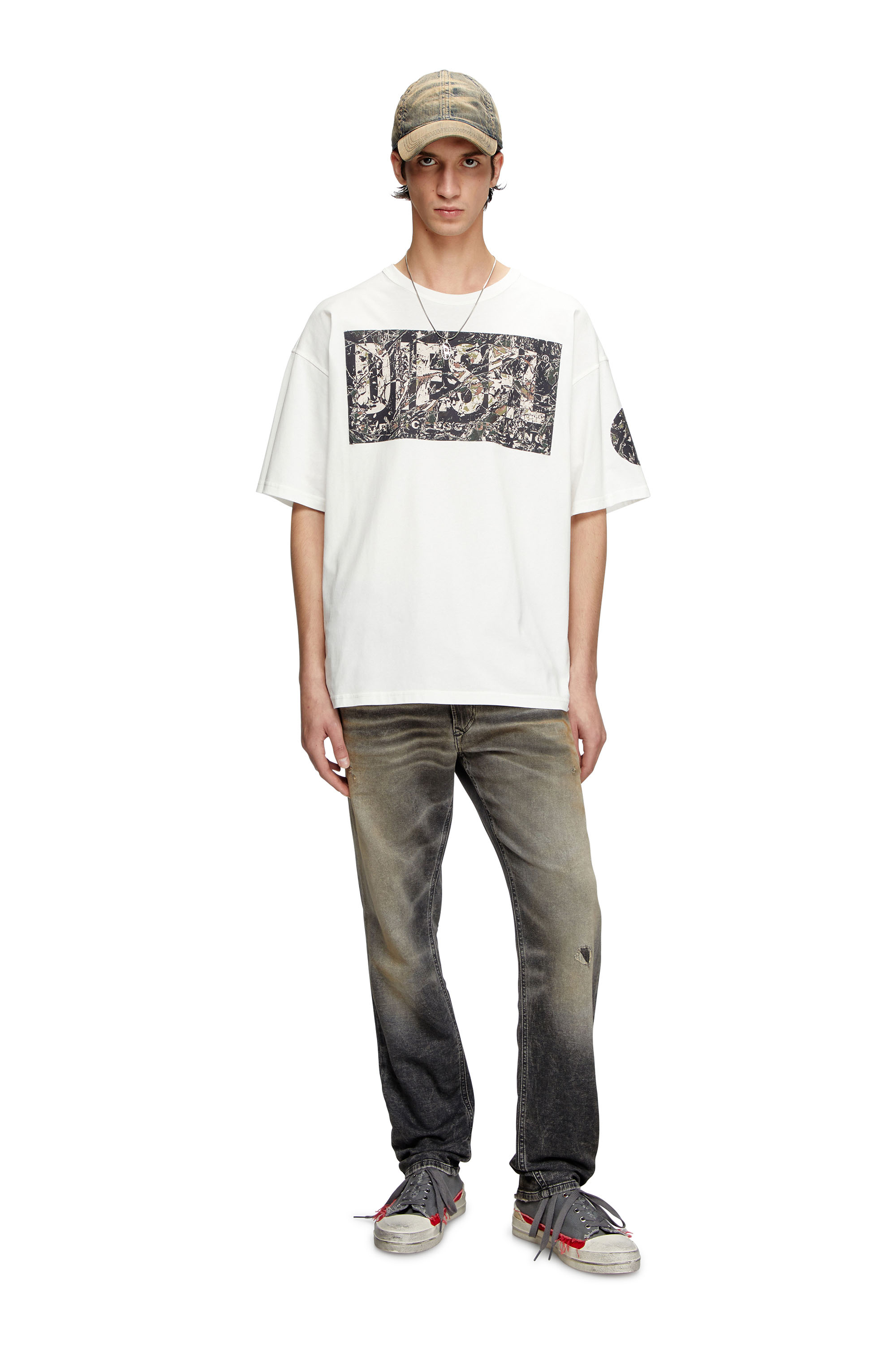 Diesel - T-BOXT-R22, Male's T-shirt with large gabardine patch logo in ホワイト - 2