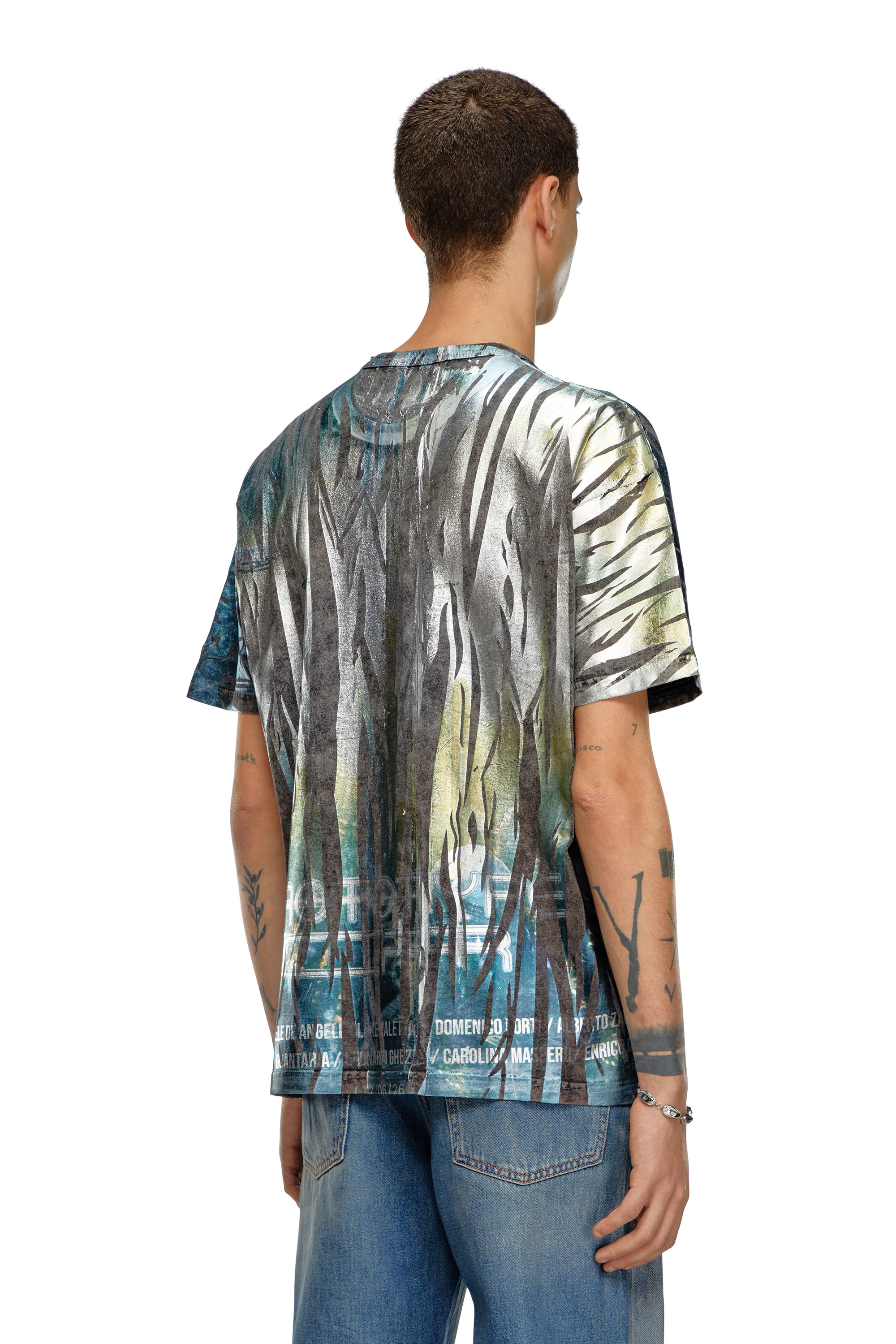Diesel - T-BORD-Q1, Male T-shirt with creased foil treatment in マルチカラー - Image 4