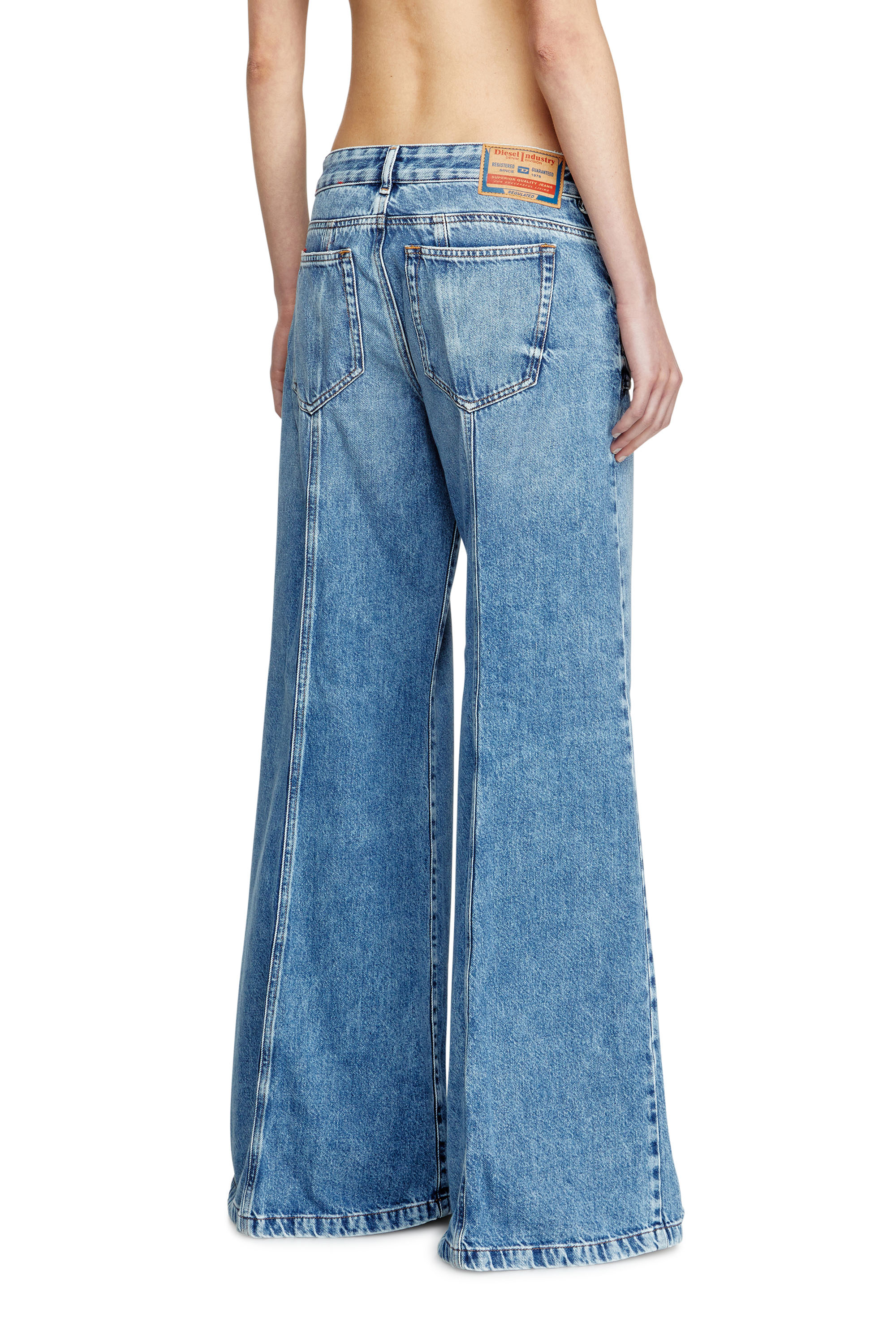 Diesel - Female's Flare Jeans D-Akii 09H95, ミディアムブルー - 4