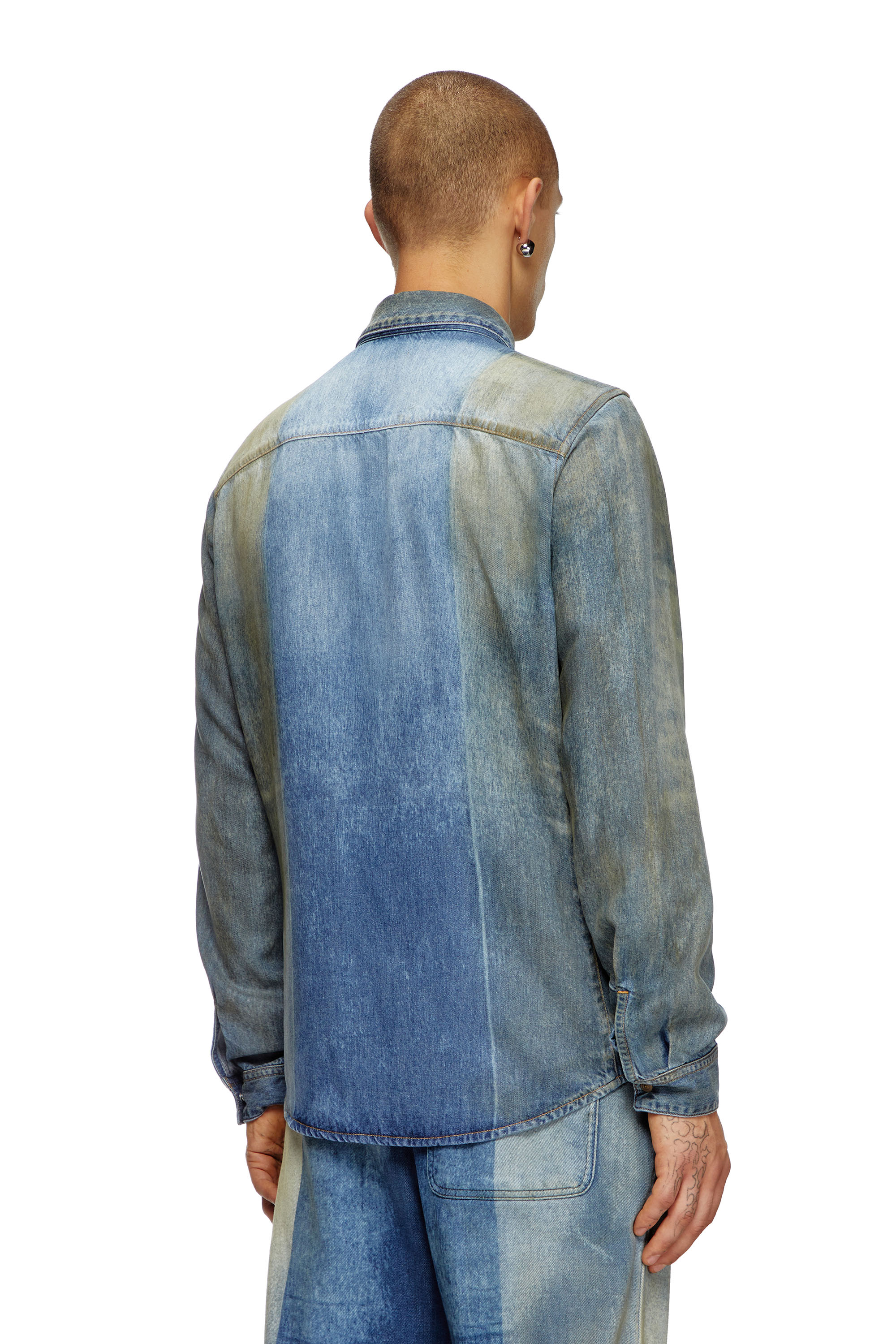 Diesel - D-FITTY-FSF, Male's Denim shirt with solarised folds in ミディアムブルー - 4